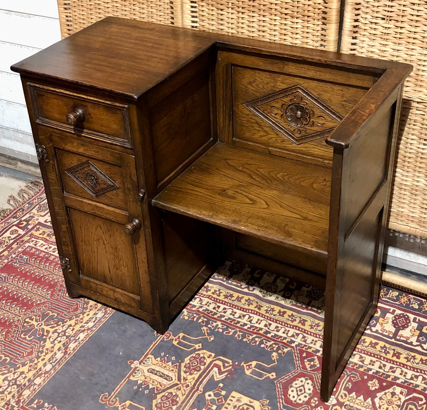 000679....Handsome Vintage Carved Oak Hall Seat
