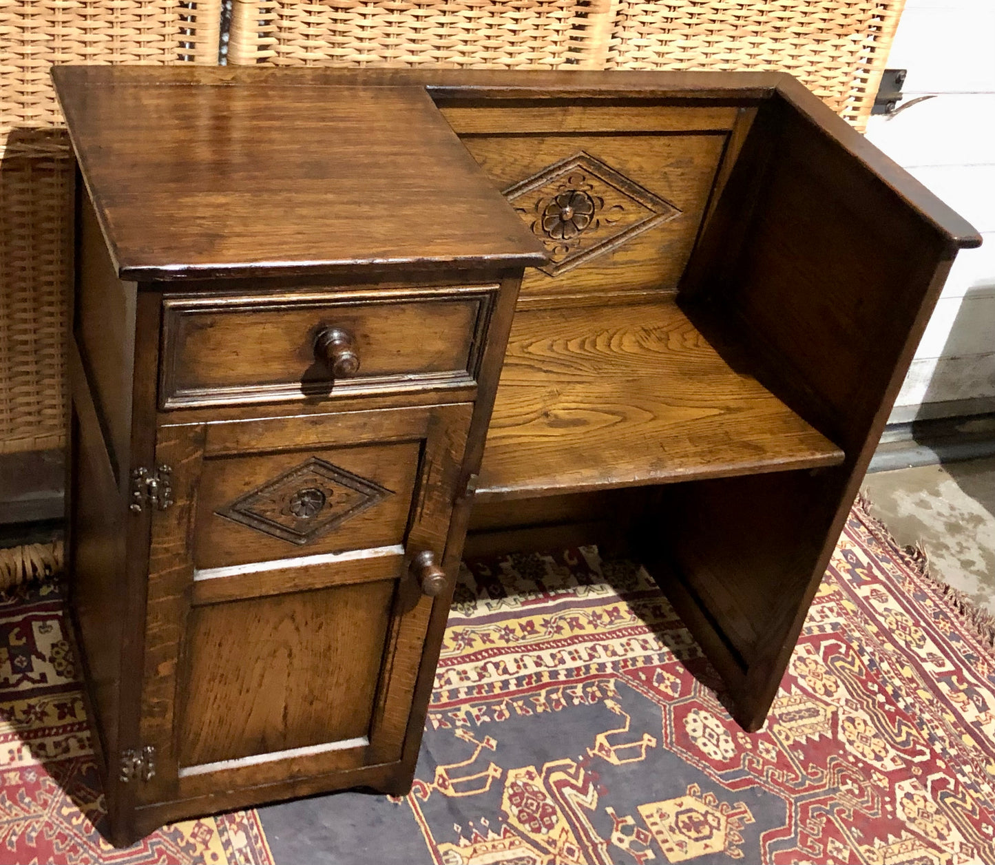 000679....Handsome Vintage Carved Oak Hall Seat