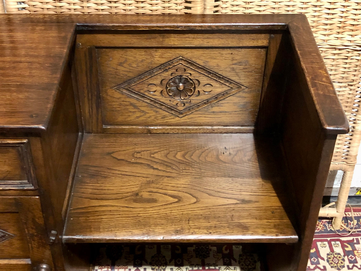 000679....Handsome Vintage Carved Oak Hall Seat