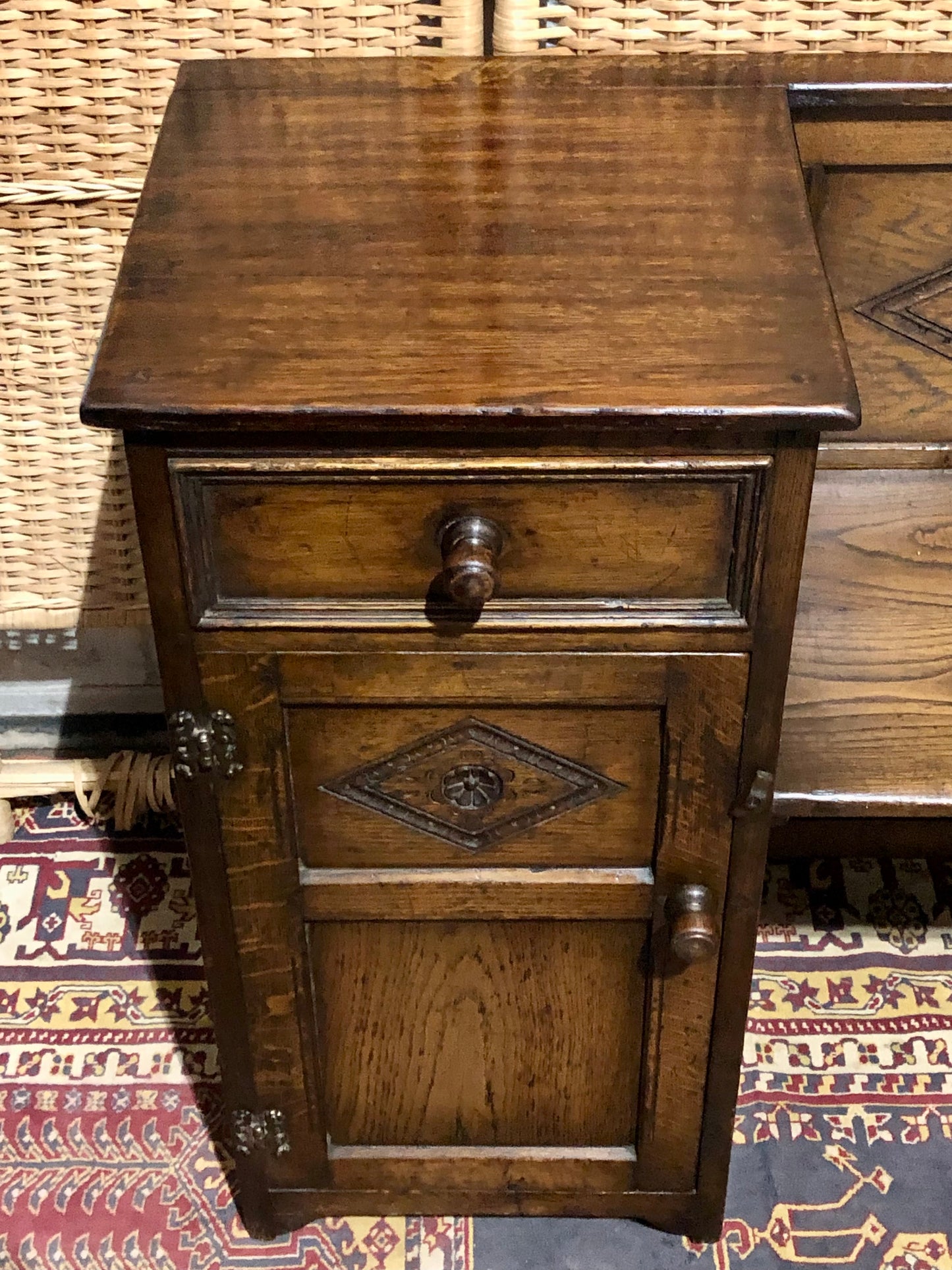 000679....Handsome Vintage Carved Oak Hall Seat