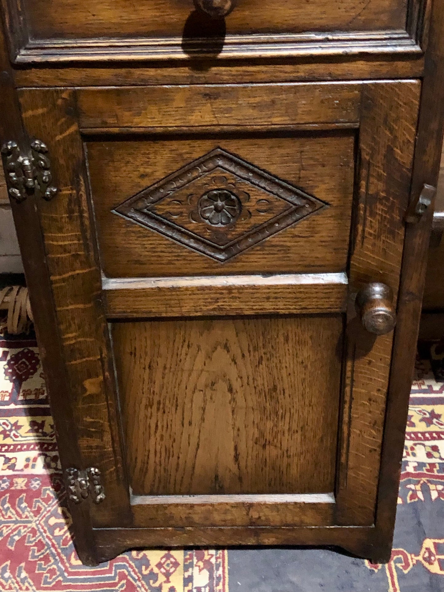 000679....Handsome Vintage Carved Oak Hall Seat