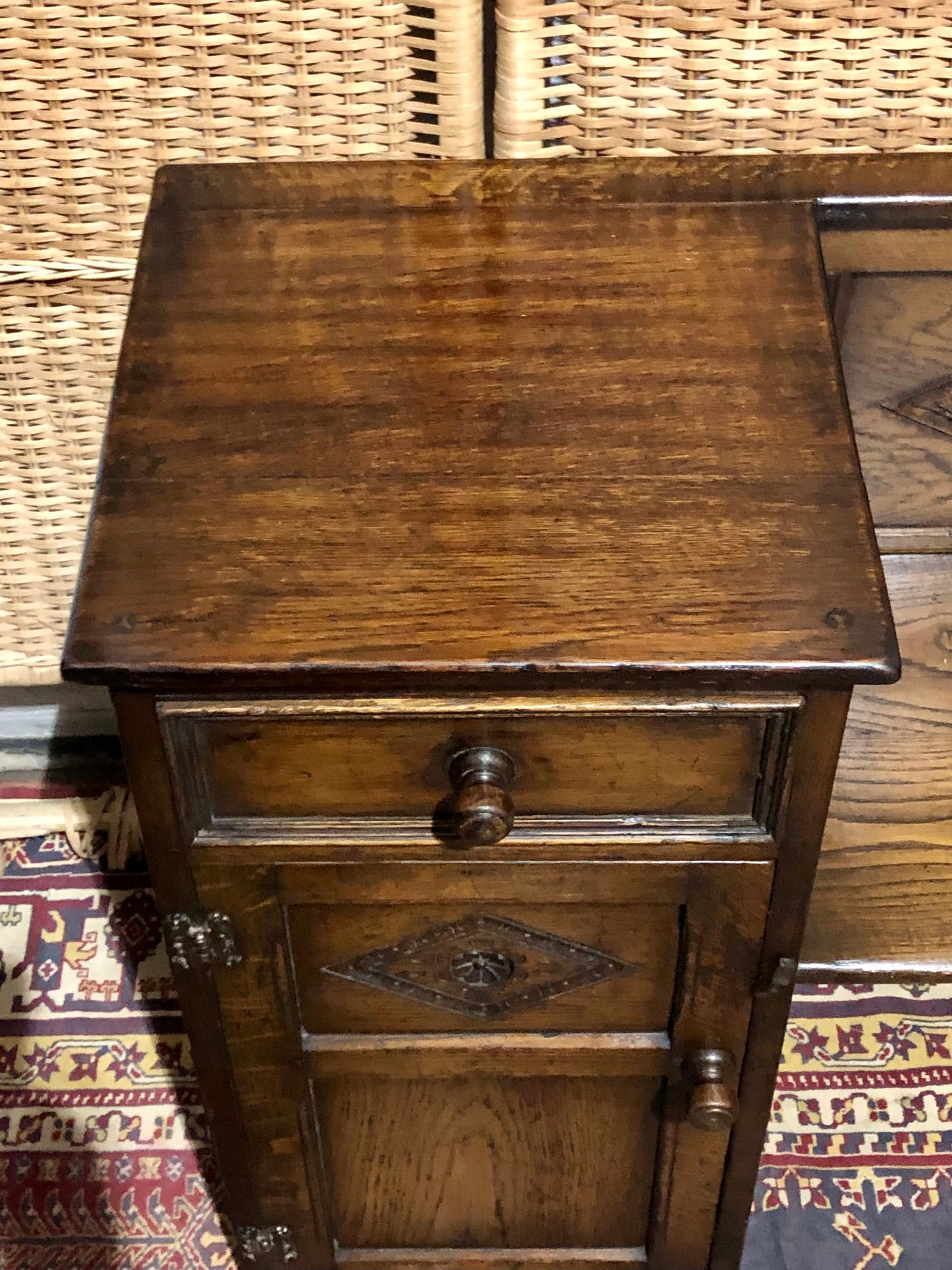 000679....Handsome Vintage Carved Oak Hall Seat