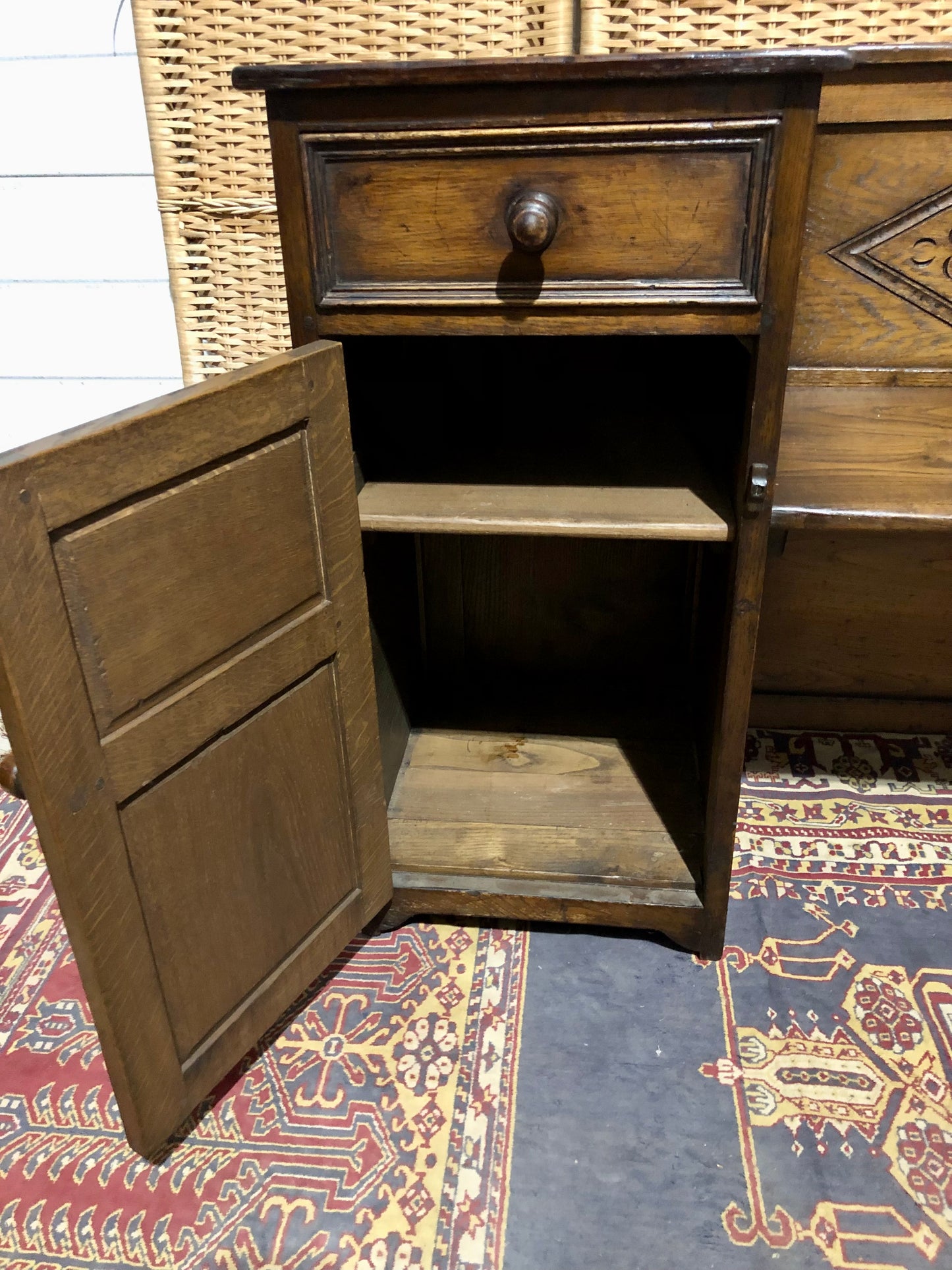 000679....Handsome Vintage Carved Oak Hall Seat