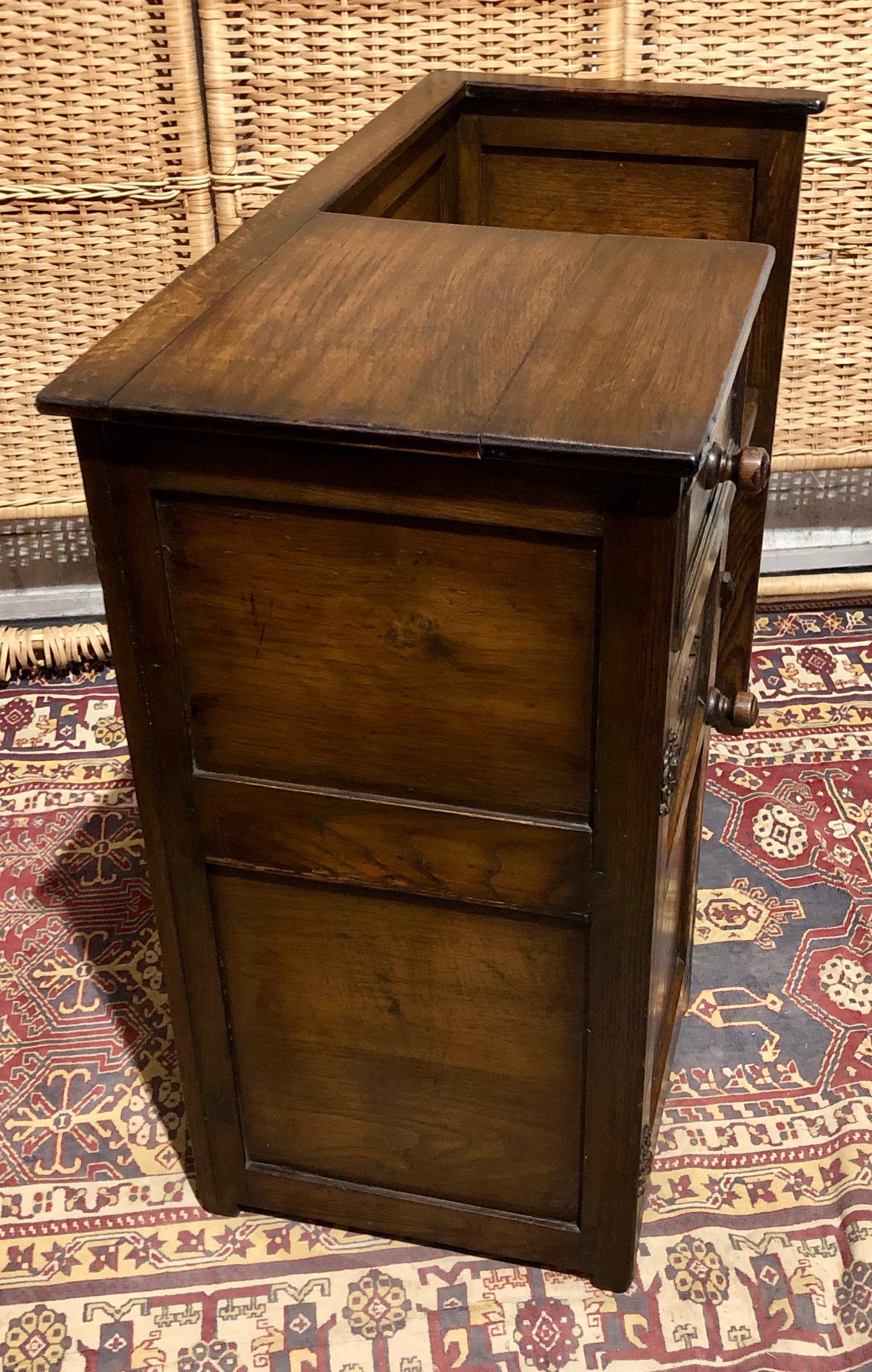 000679....Handsome Vintage Carved Oak Hall Seat