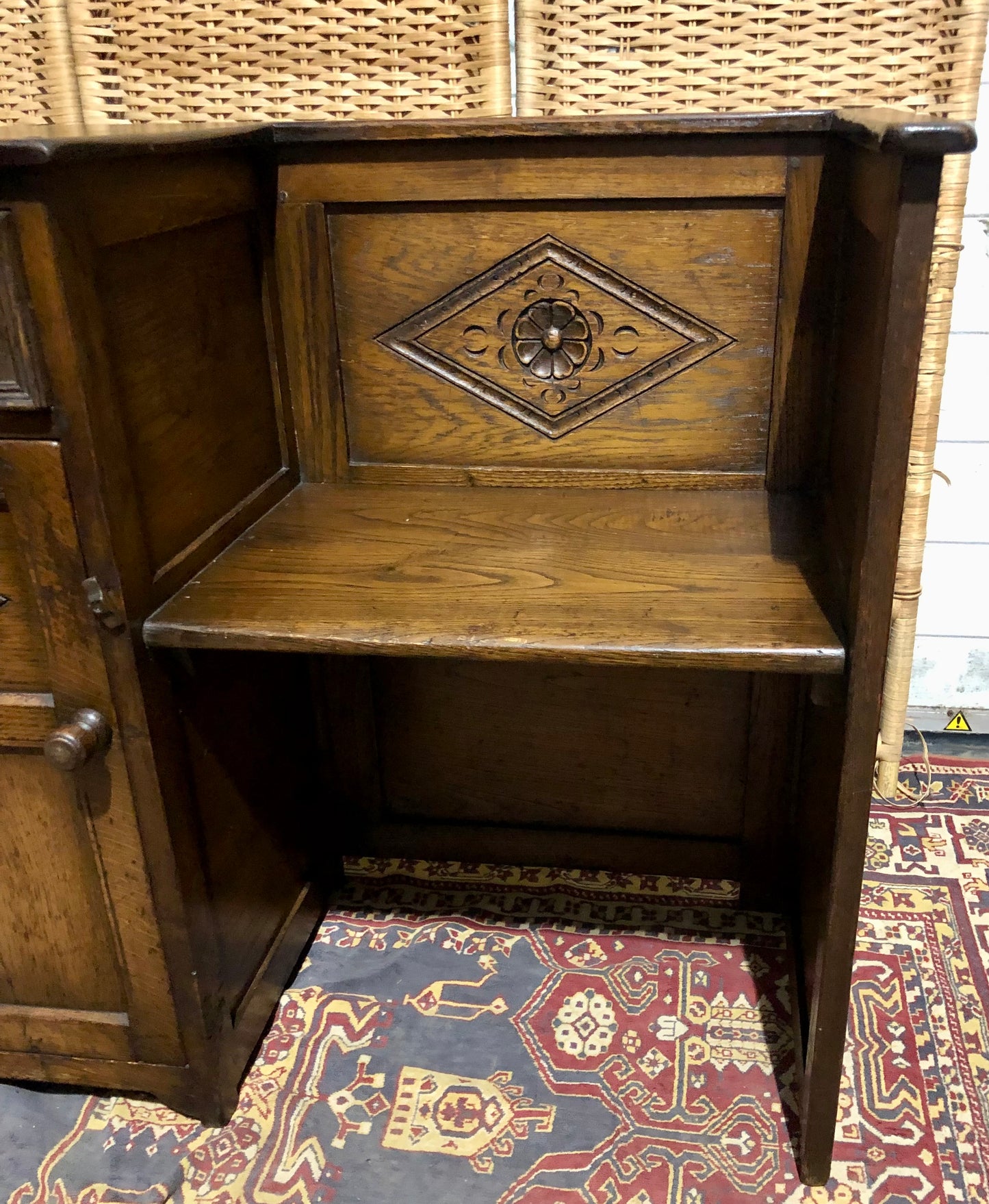 000679....Handsome Vintage Carved Oak Hall Seat