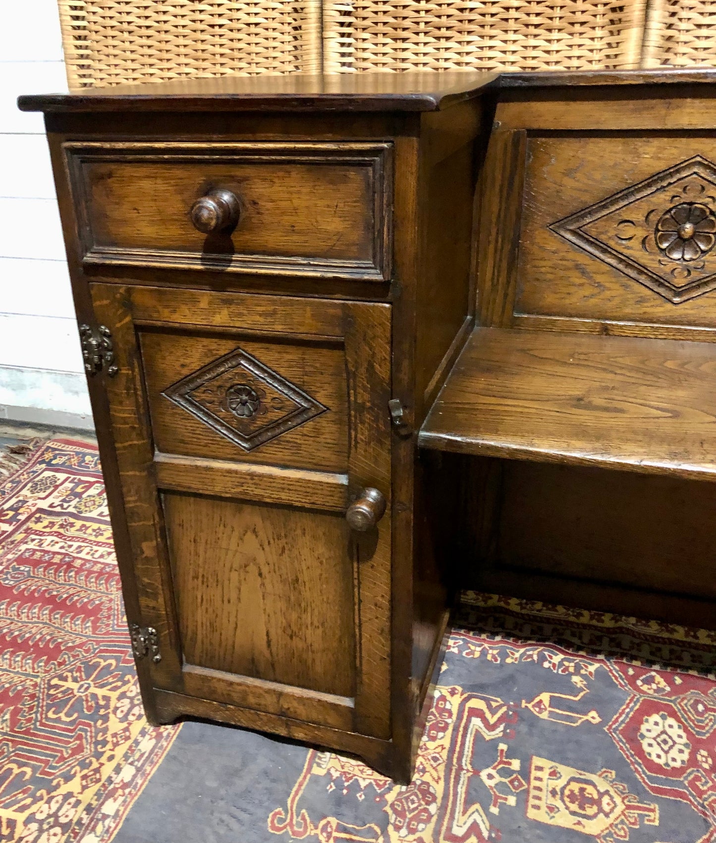 000679....Handsome Vintage Carved Oak Hall Seat