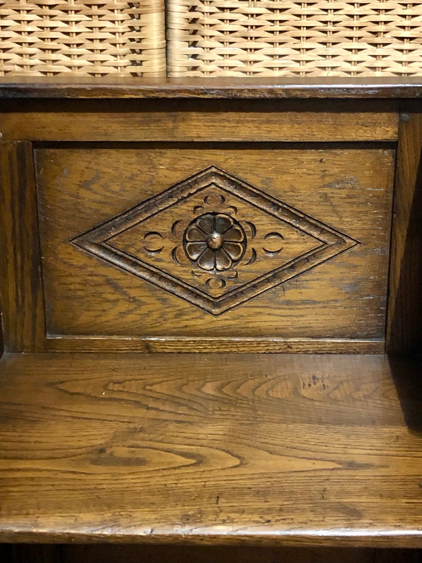 000679....Handsome Vintage Carved Oak Hall Seat