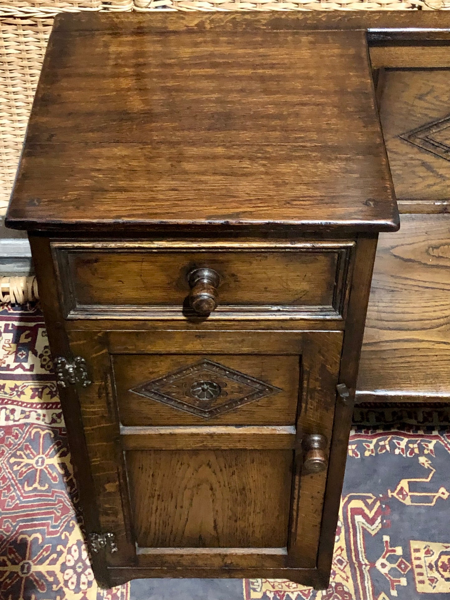 000679....Handsome Vintage Carved Oak Hall Seat