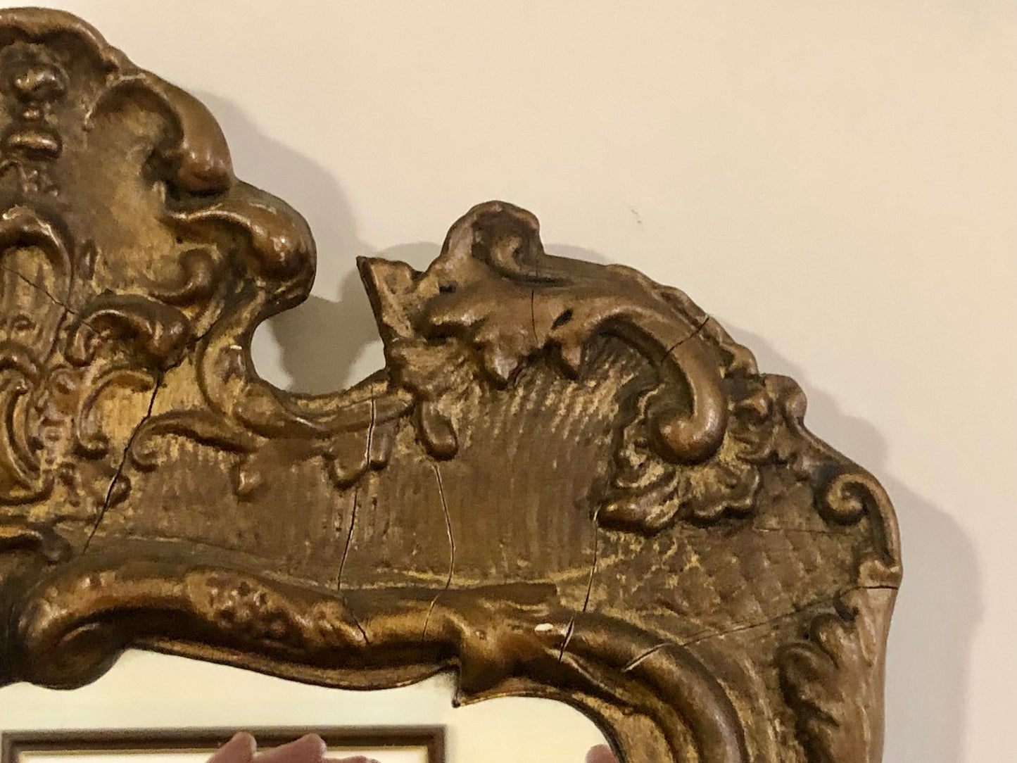 000678....Handsome Decorative Vintage Wall Mirror