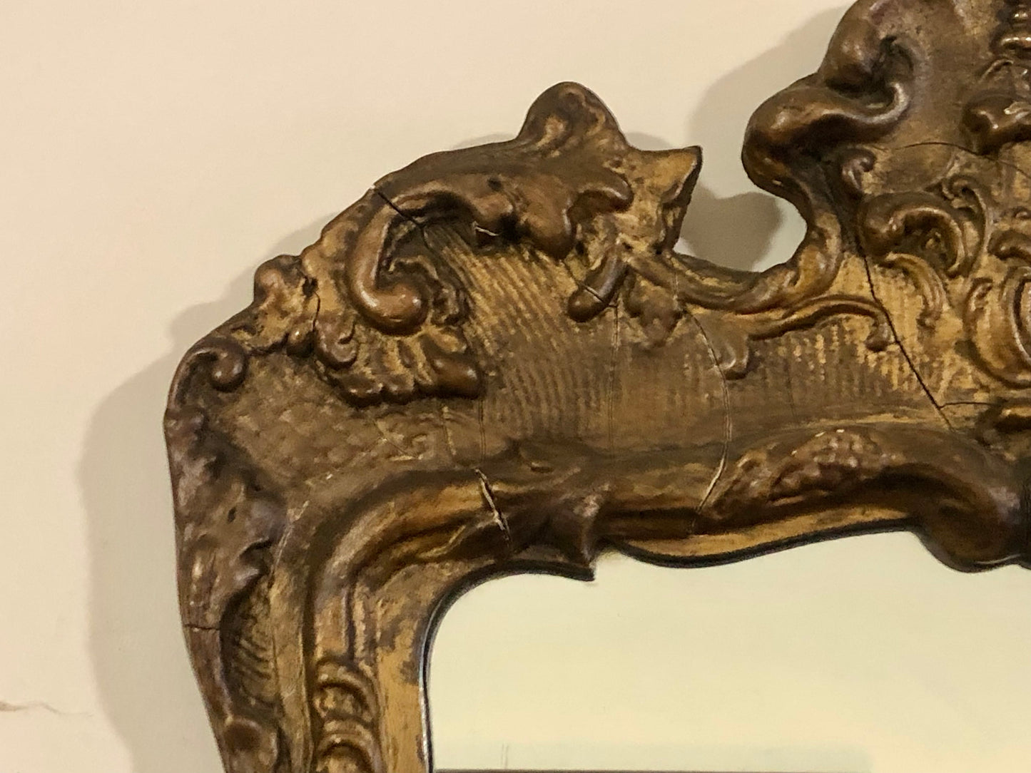 000678....Handsome Decorative Vintage Wall Mirror