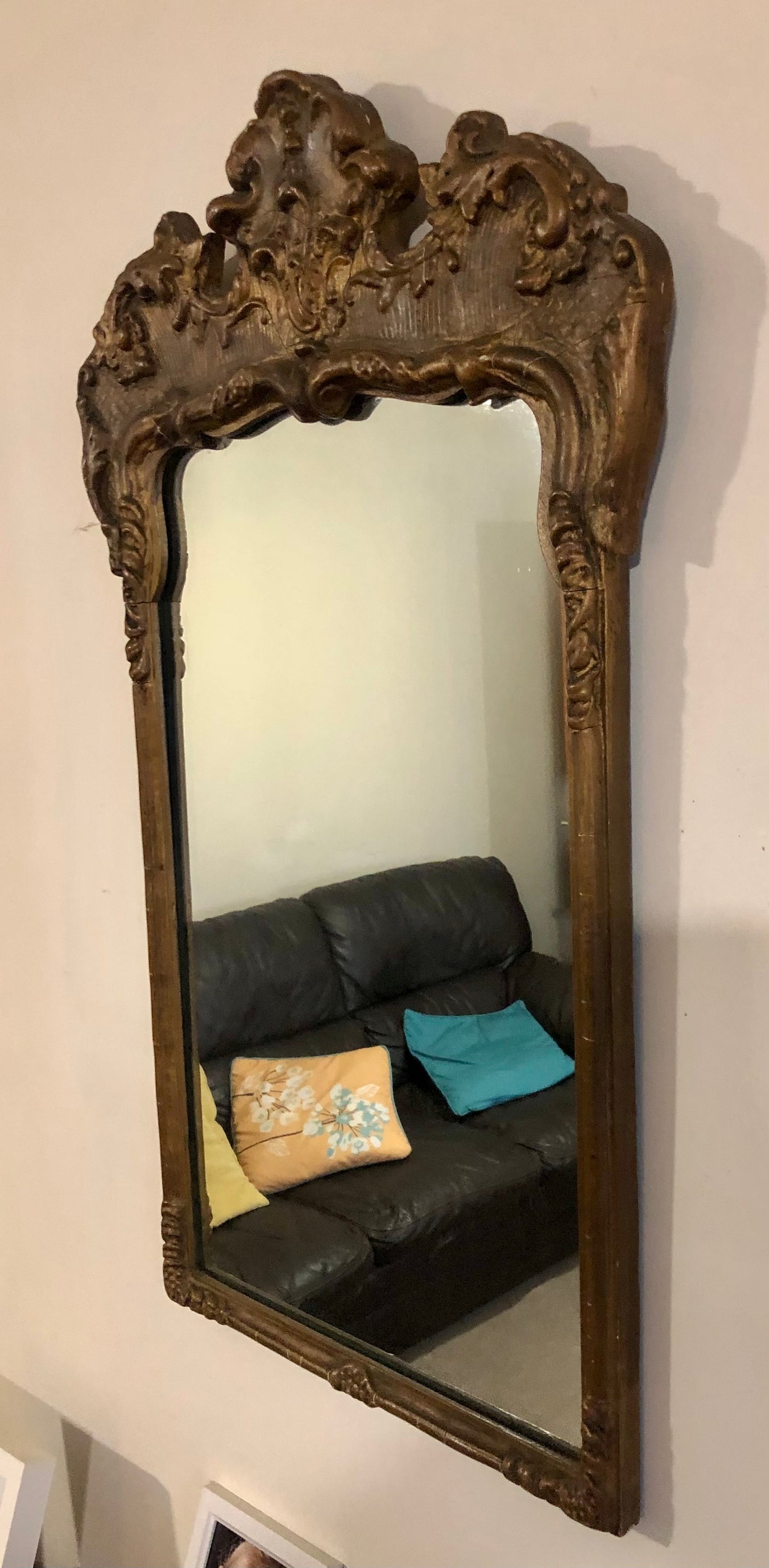 000678....Handsome Decorative Vintage Wall Mirror