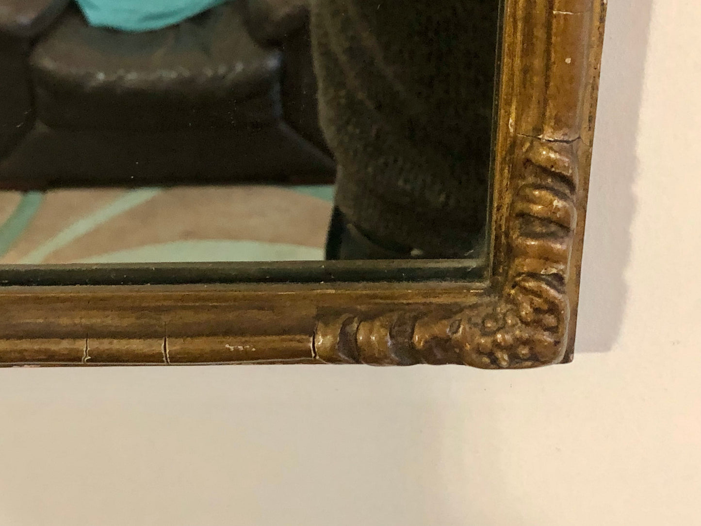 000678....Handsome Decorative Vintage Wall Mirror