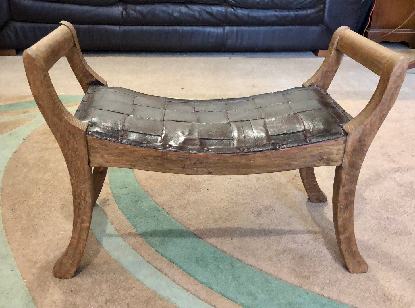 000673....Handsome Rare Arts And Crafts Oak Stool