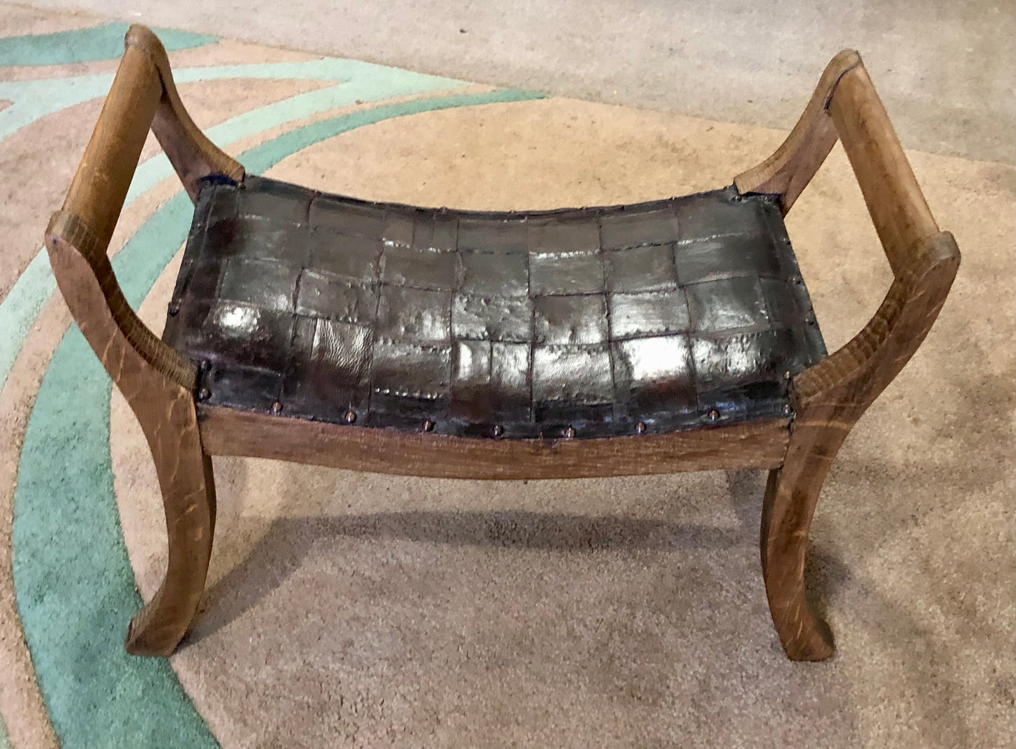 000673....Handsome Rare Arts And Crafts Oak Stool