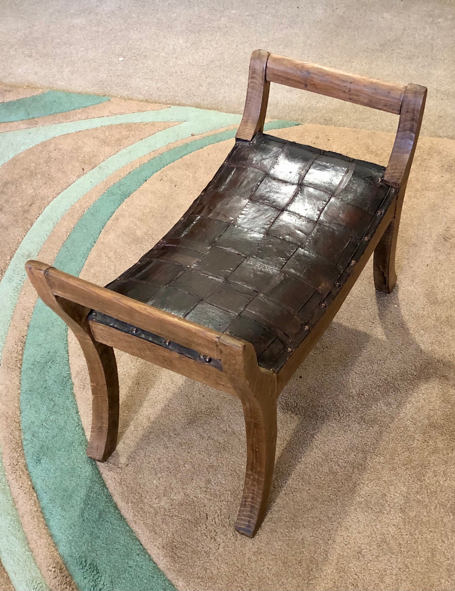 000673....Handsome Rare Arts And Crafts Oak Stool