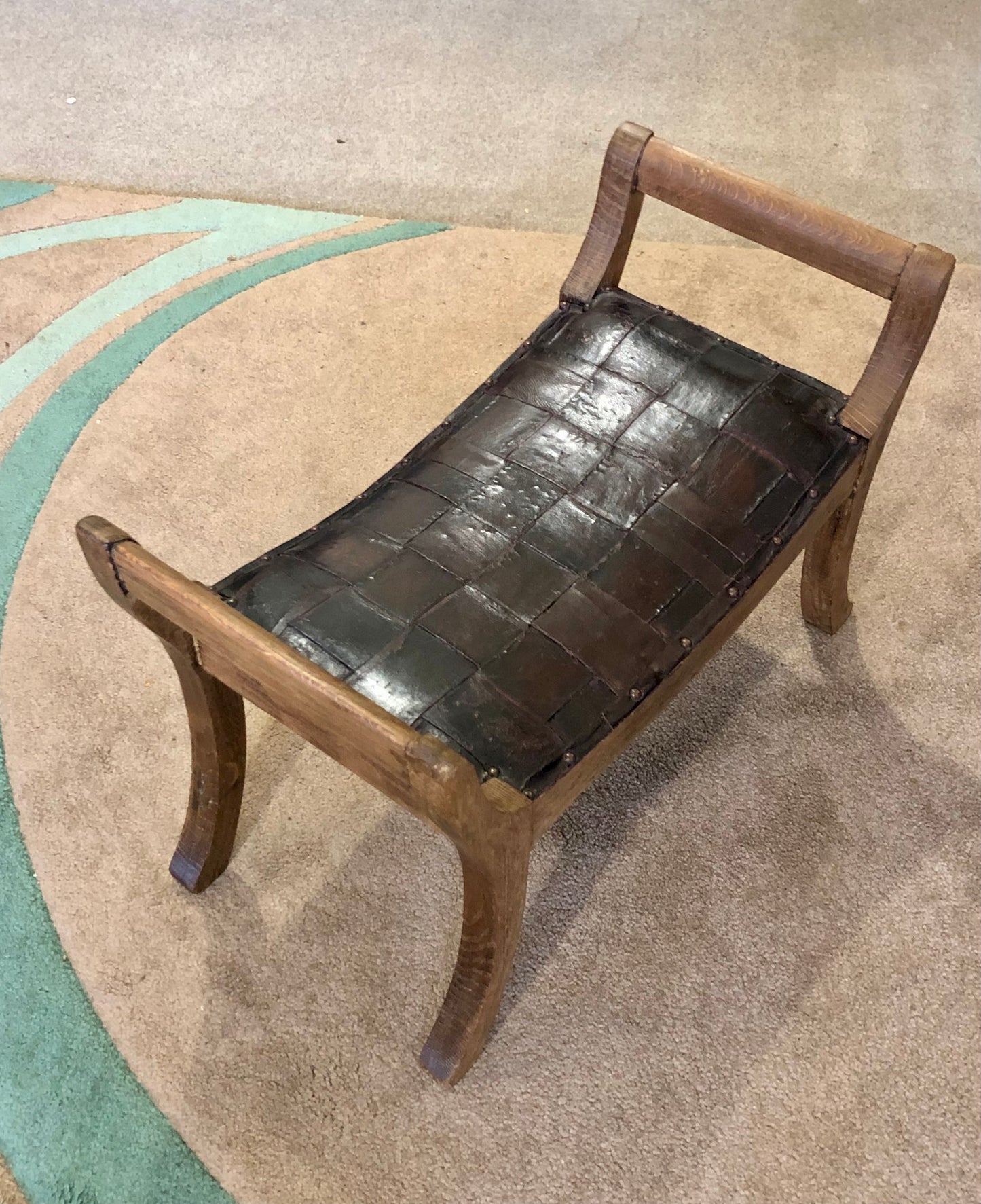000673....Handsome Rare Arts And Crafts Oak Stool