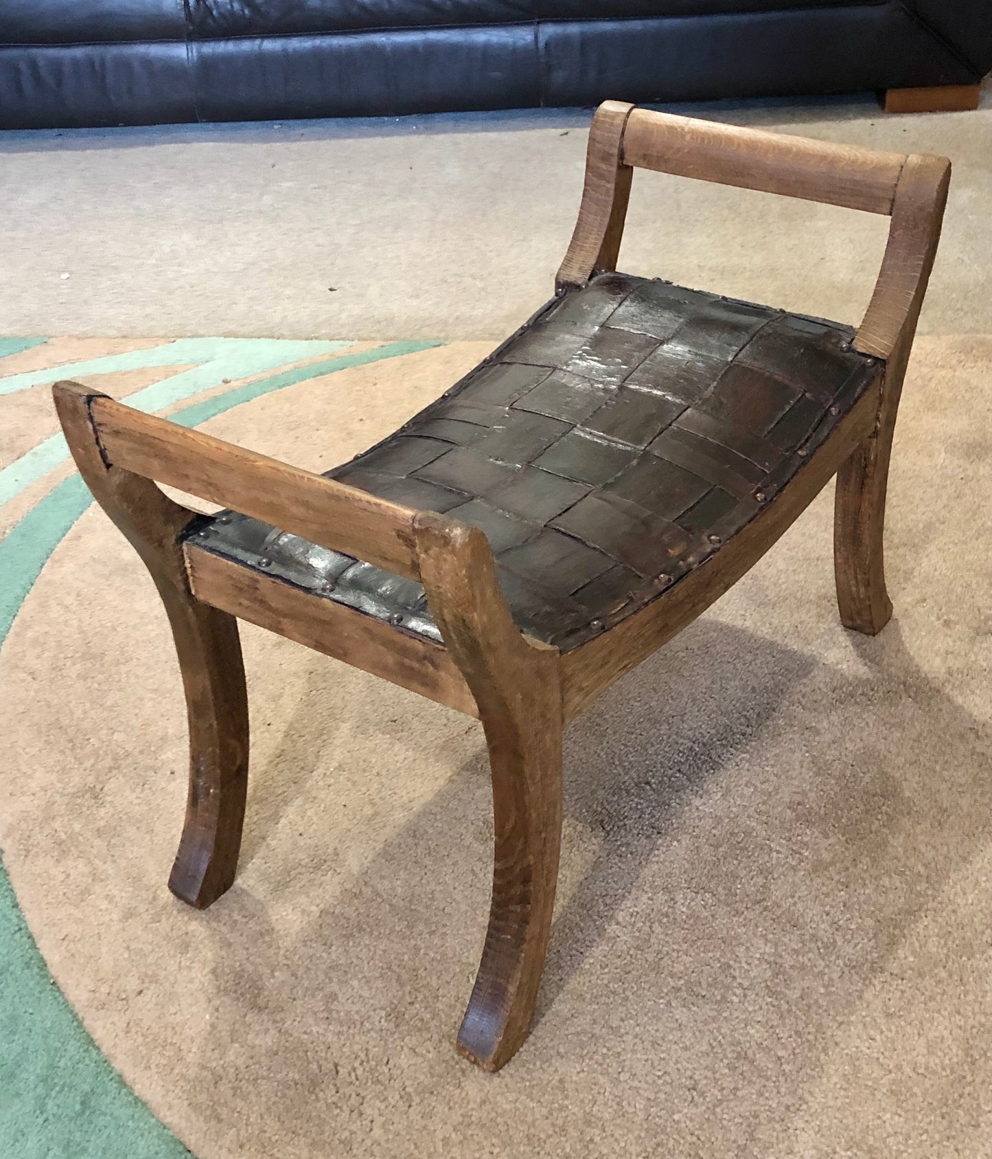 000673....Handsome Rare Arts And Crafts Oak Stool