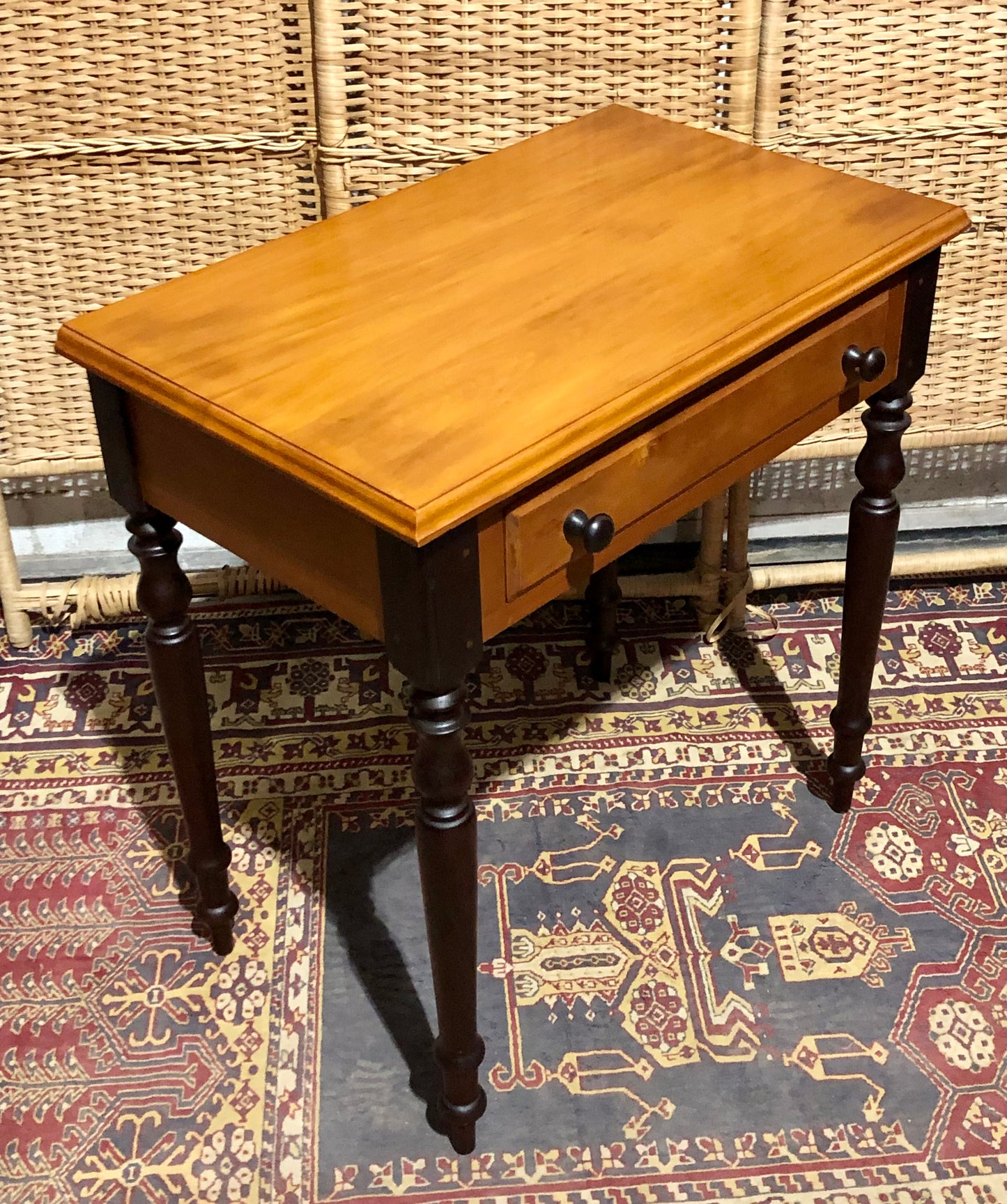 000671....Handsome Pair Of Vintage Bedside Tables Or Lamp Tables