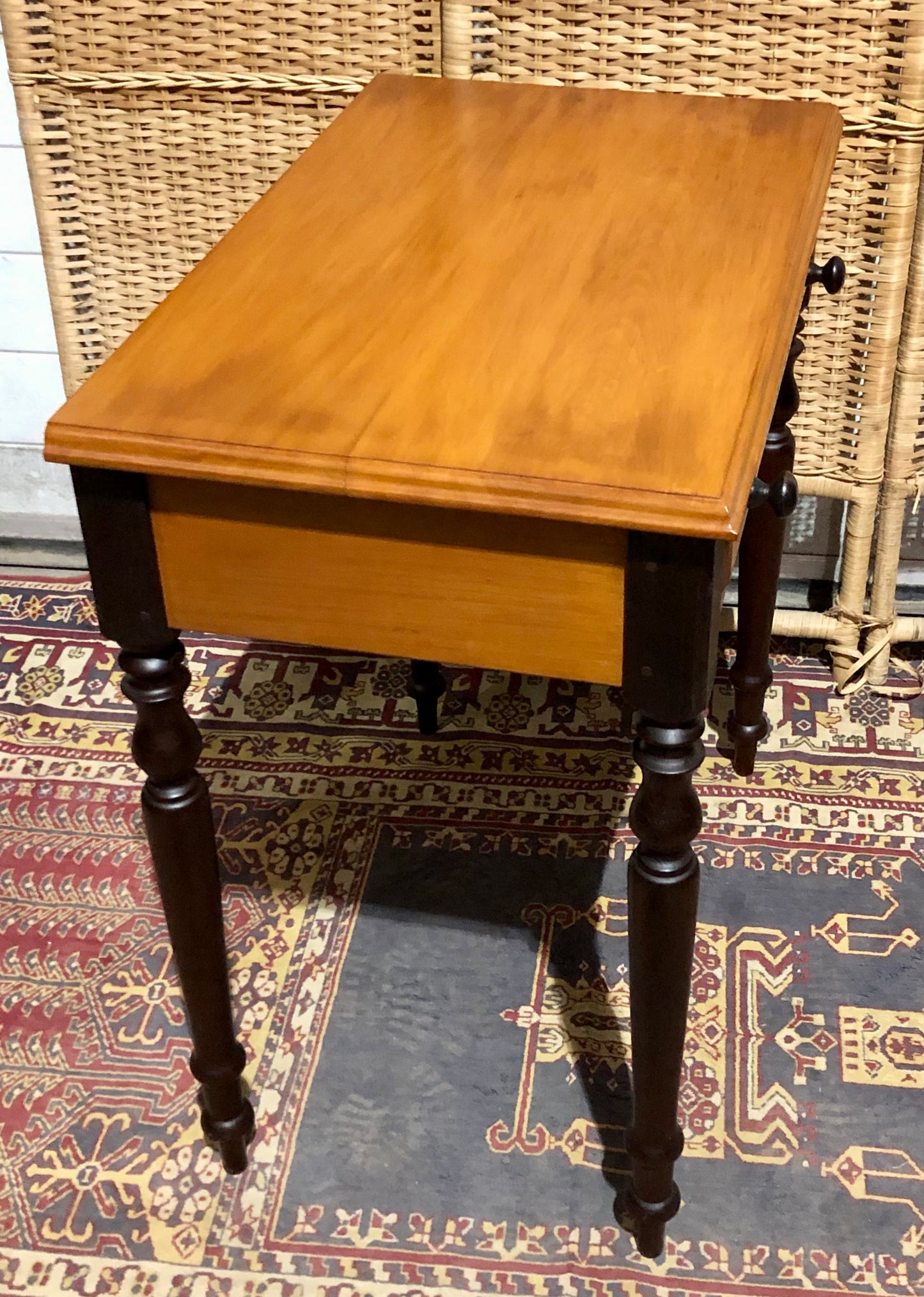 000671....Handsome Pair Of Vintage Bedside Tables Or Lamp Tables