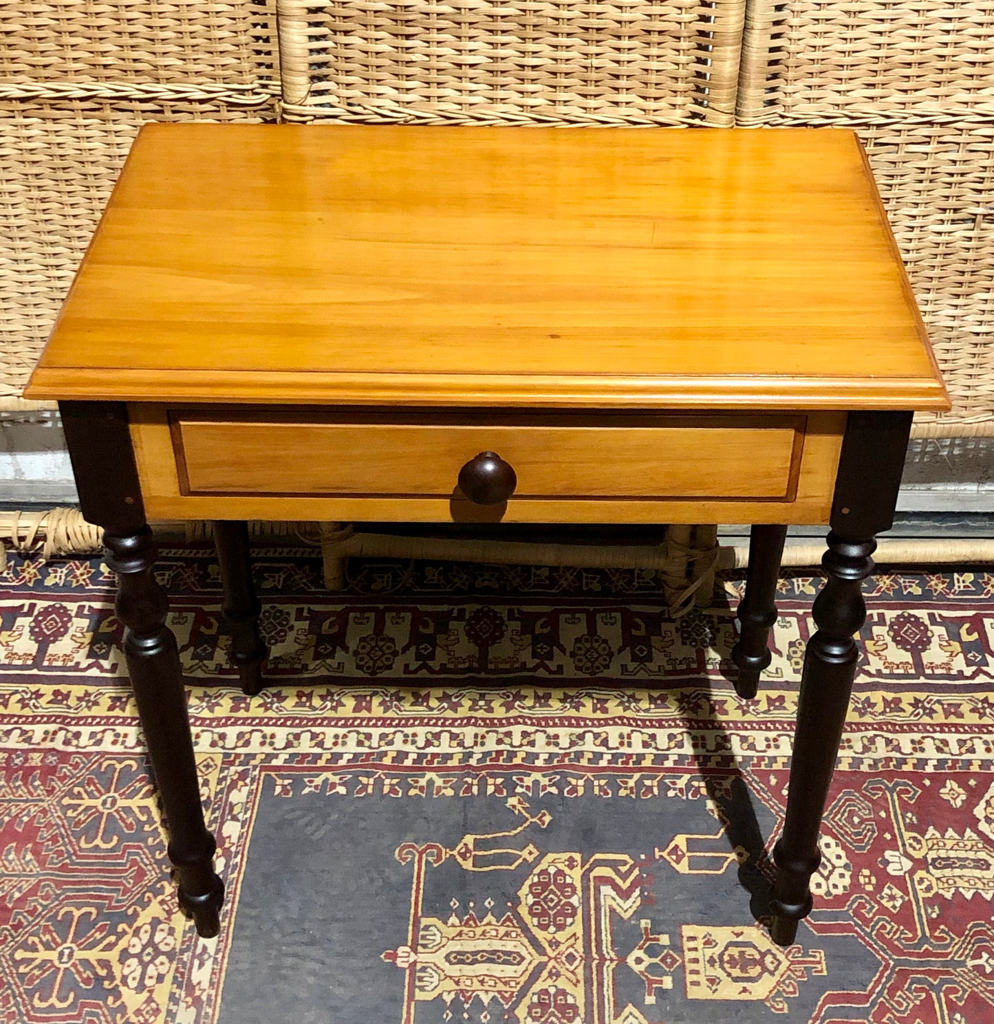 000671....Handsome Pair Of Vintage Bedside Tables Or Lamp Tables