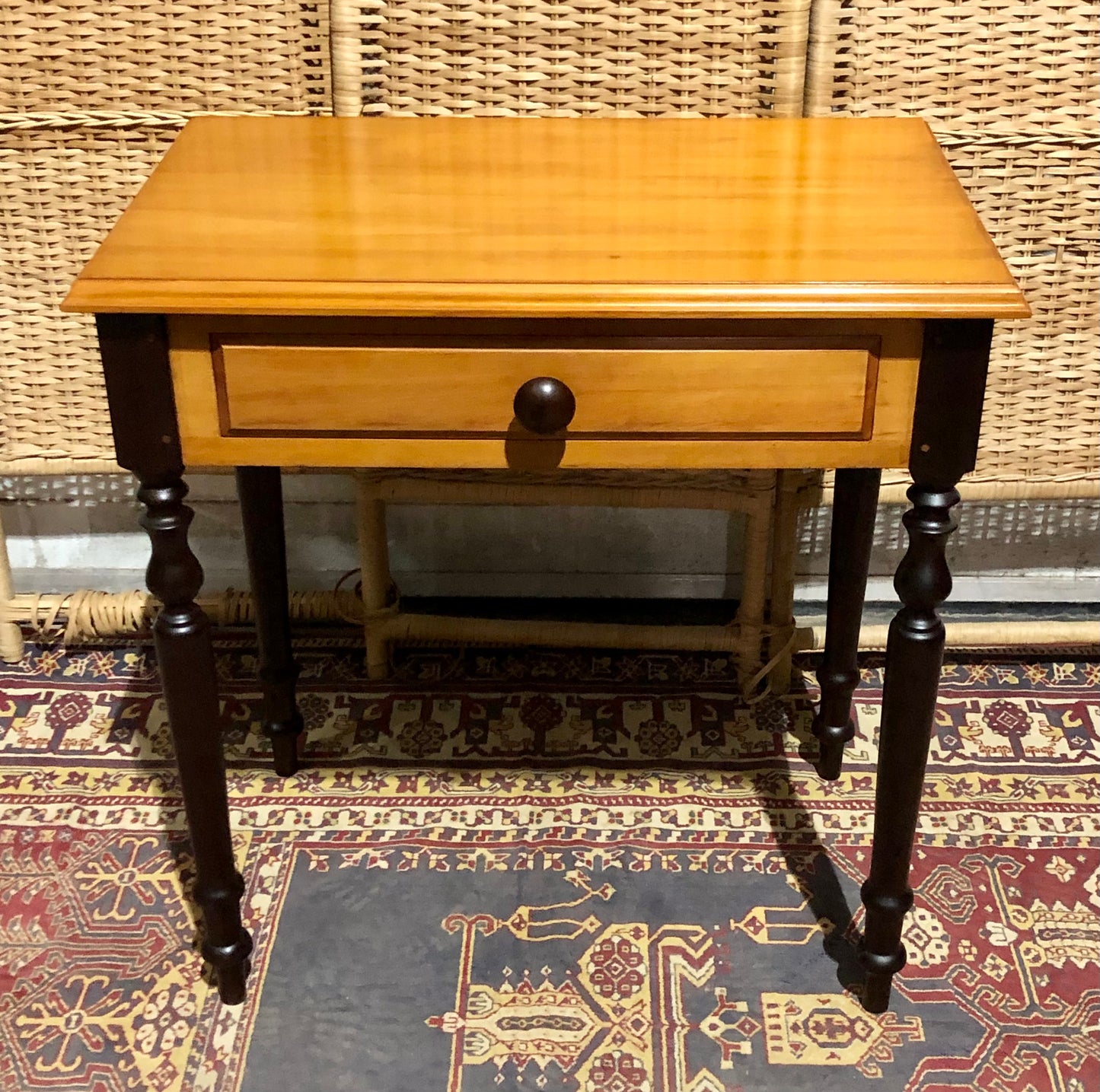 000671....Handsome Pair Of Vintage Bedside Tables Or Lamp Tables