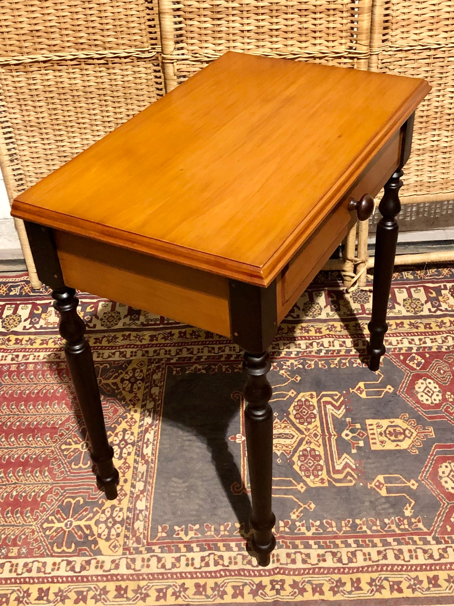 000671....Handsome Pair Of Vintage Bedside Tables Or Lamp Tables