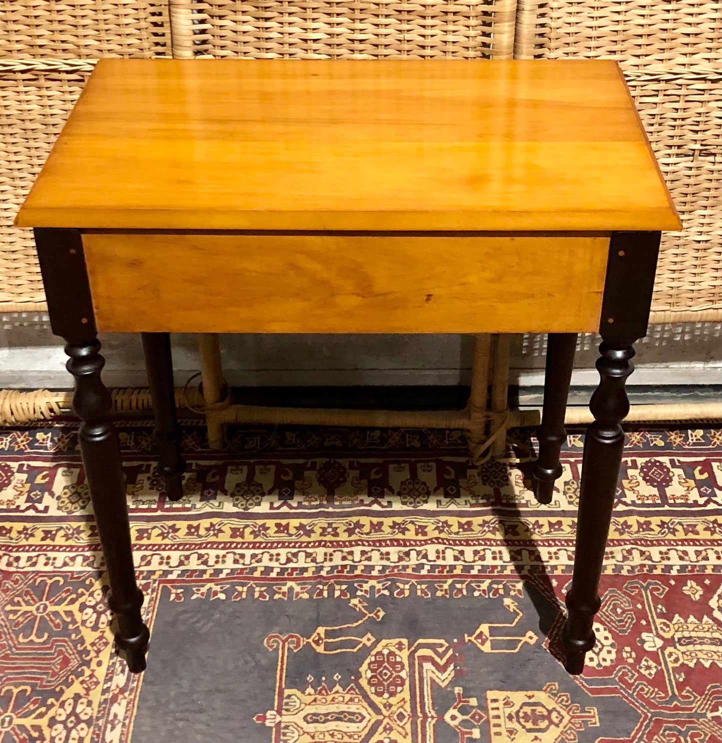 000671....Handsome Pair Of Vintage Bedside Tables Or Lamp Tables