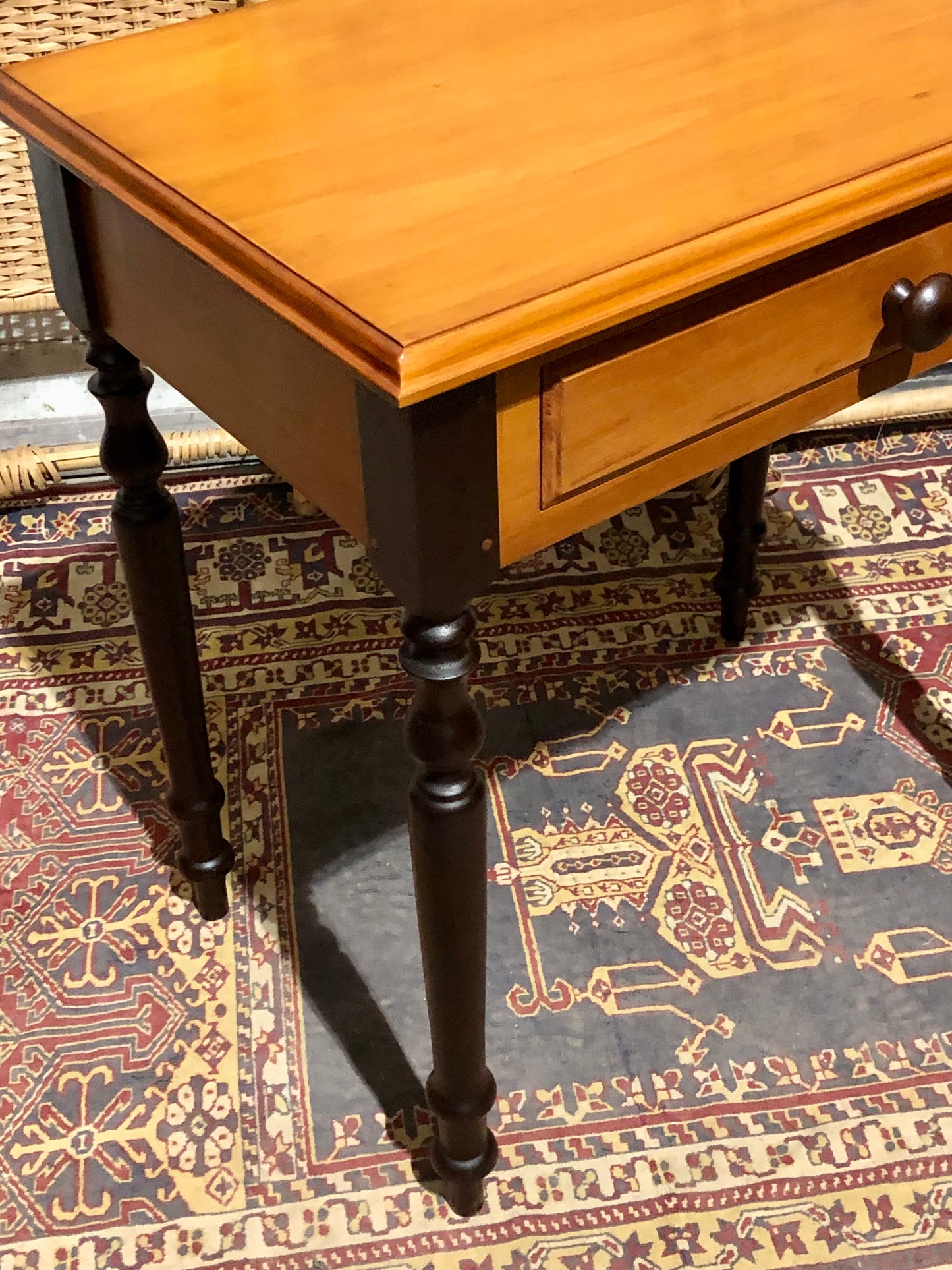 000671....Handsome Pair Of Vintage Bedside Tables Or Lamp Tables