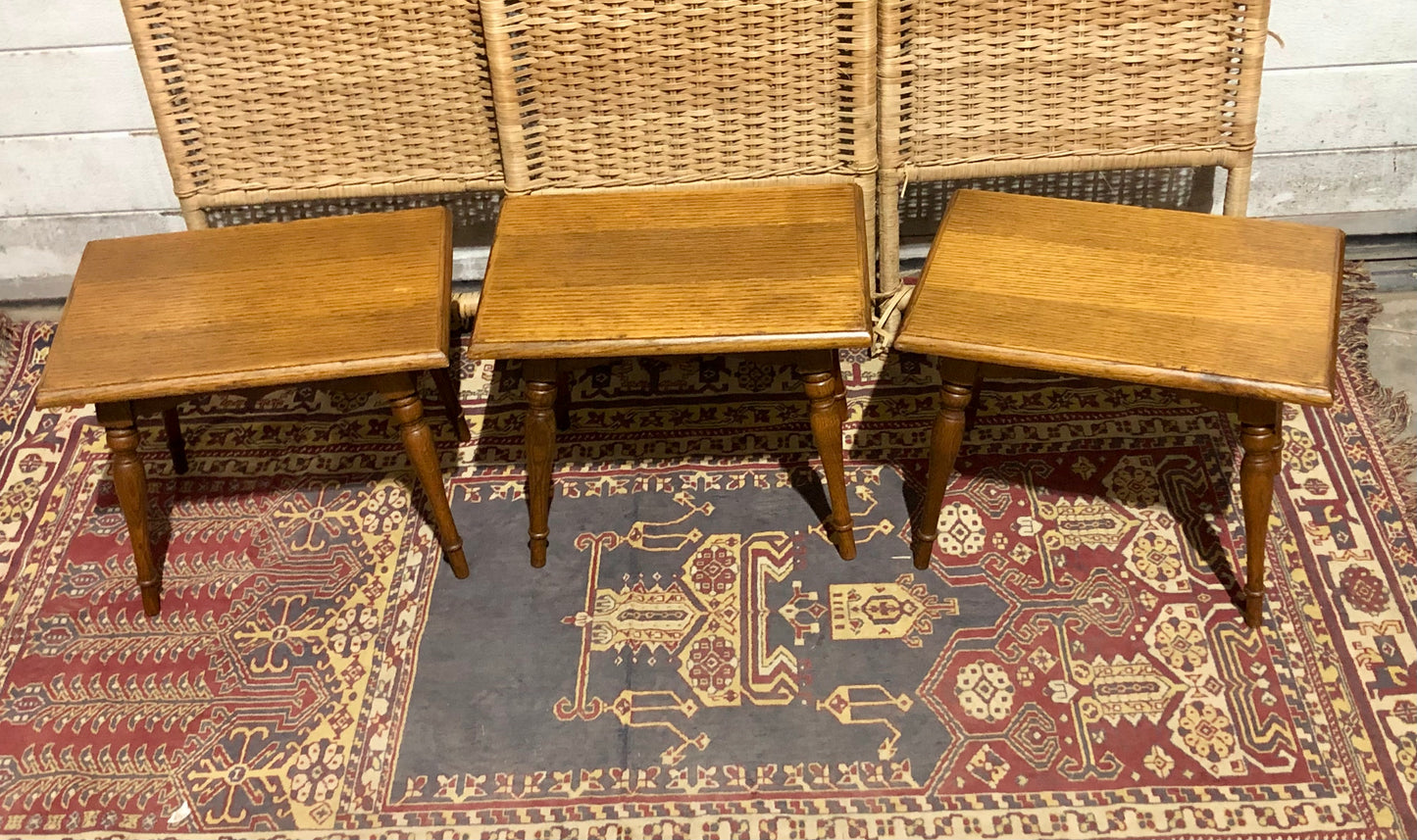 000667....A Set Of Three Vintage Small Oak Tables / Plantstands