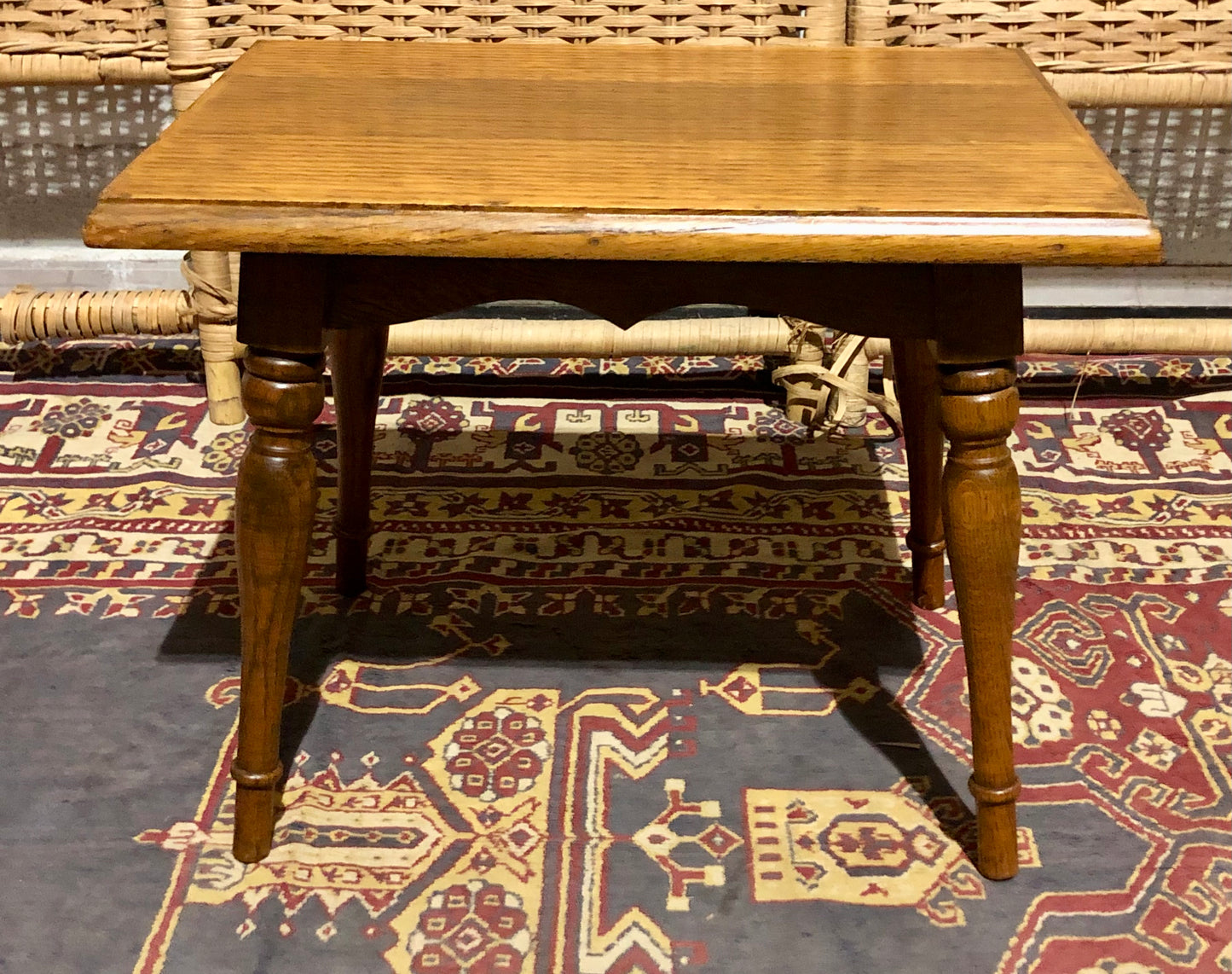 000667....A Set Of Three Vintage Small Oak Tables / Plantstands