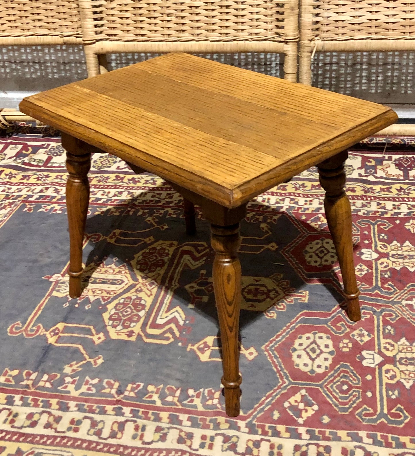 000667....A Set Of Three Vintage Small Oak Tables / Plantstands