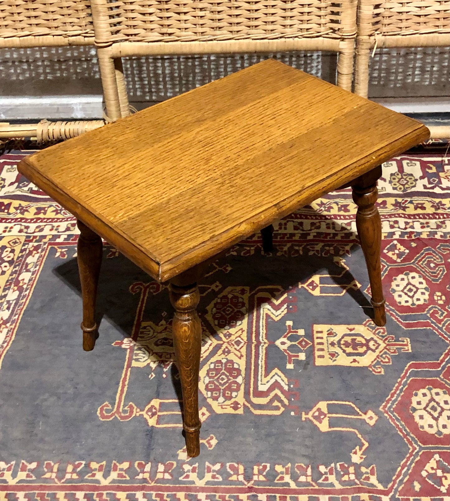 000667....A Set Of Three Vintage Small Oak Tables / Plantstands