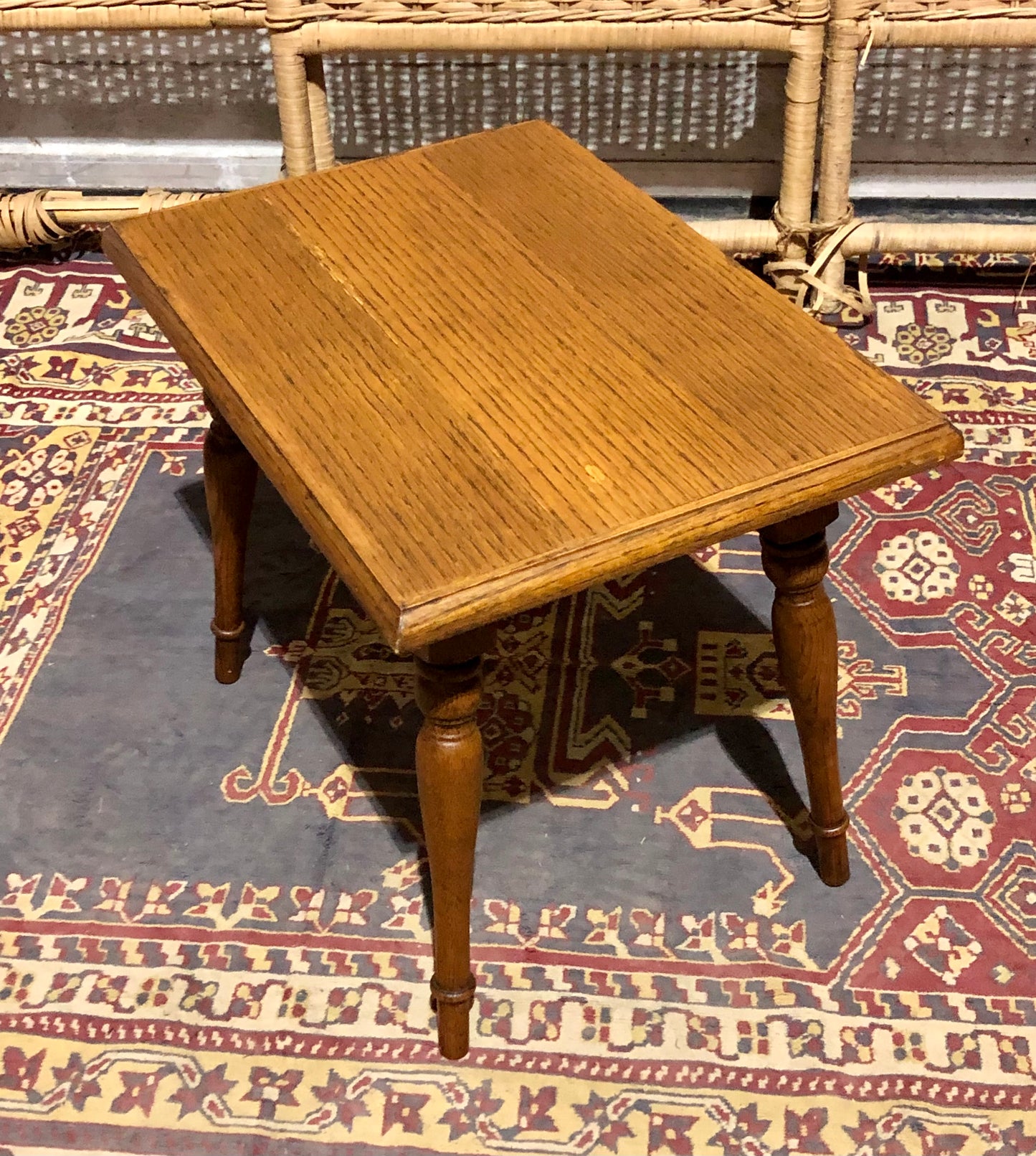 000667....A Set Of Three Vintage Small Oak Tables / Plantstands