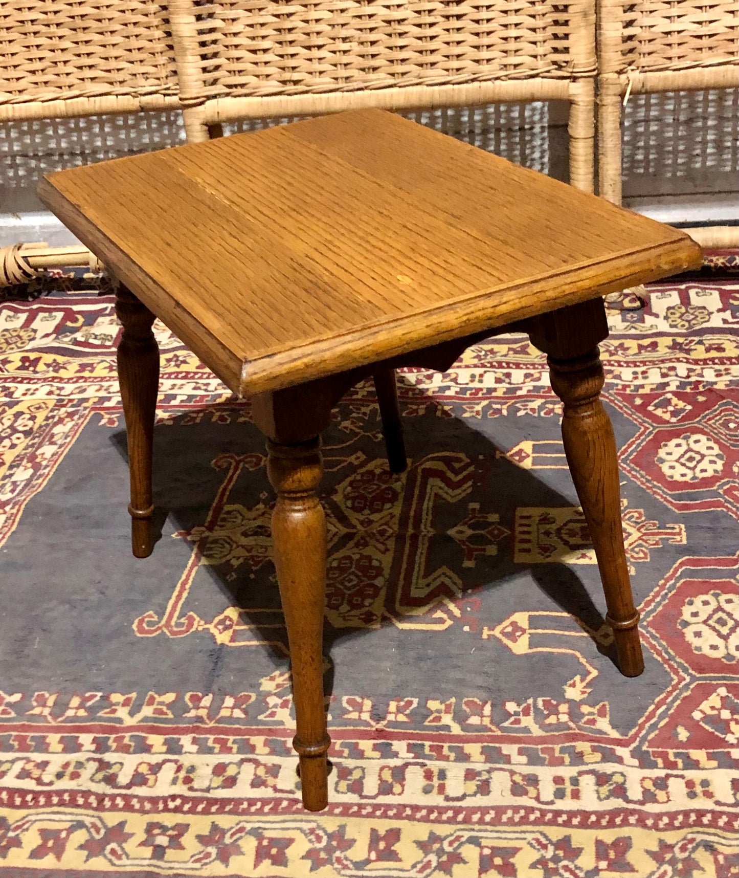 000667....A Set Of Three Vintage Small Oak Tables / Plantstands
