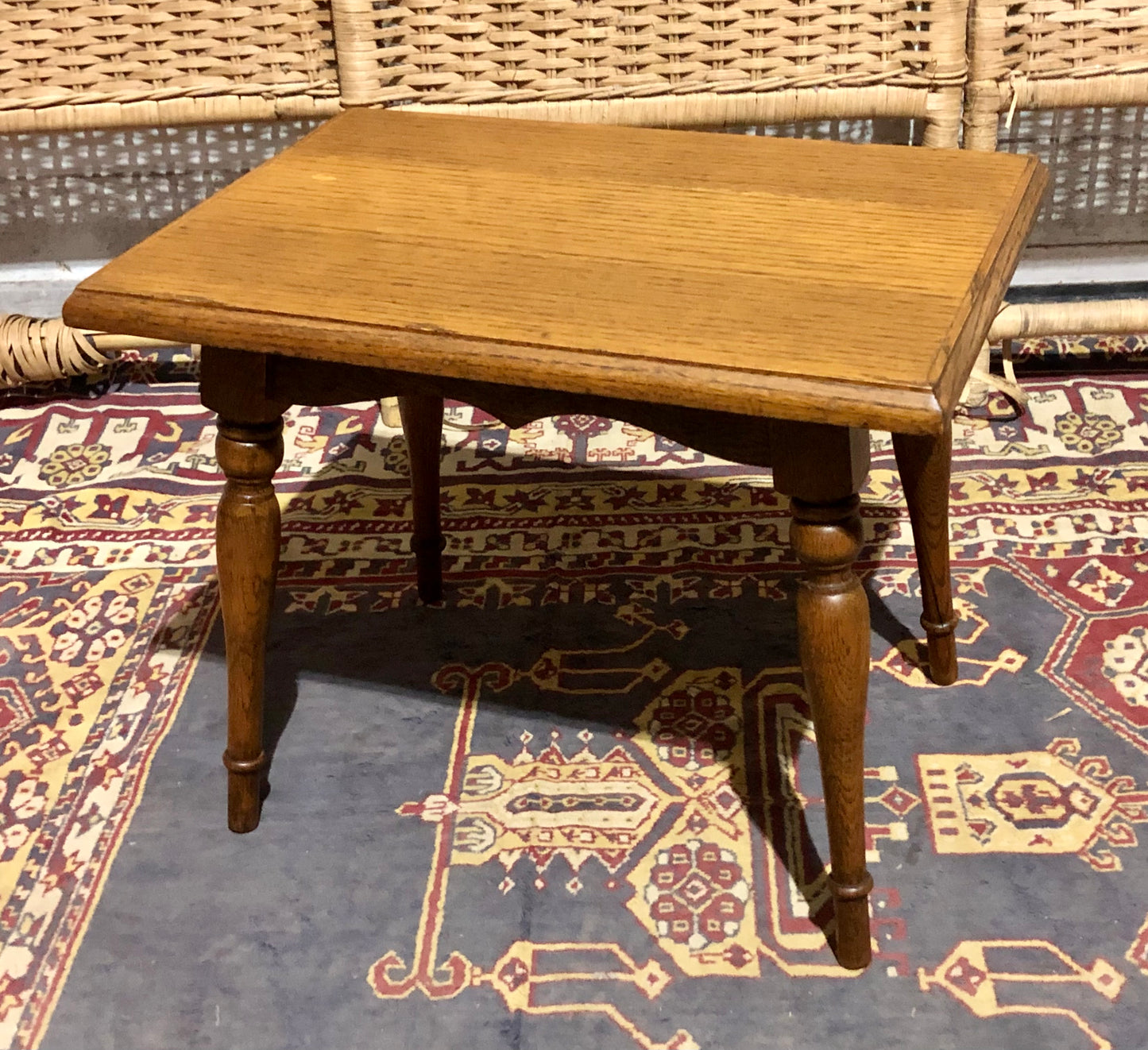 000667....A Set Of Three Vintage Small Oak Tables / Plantstands