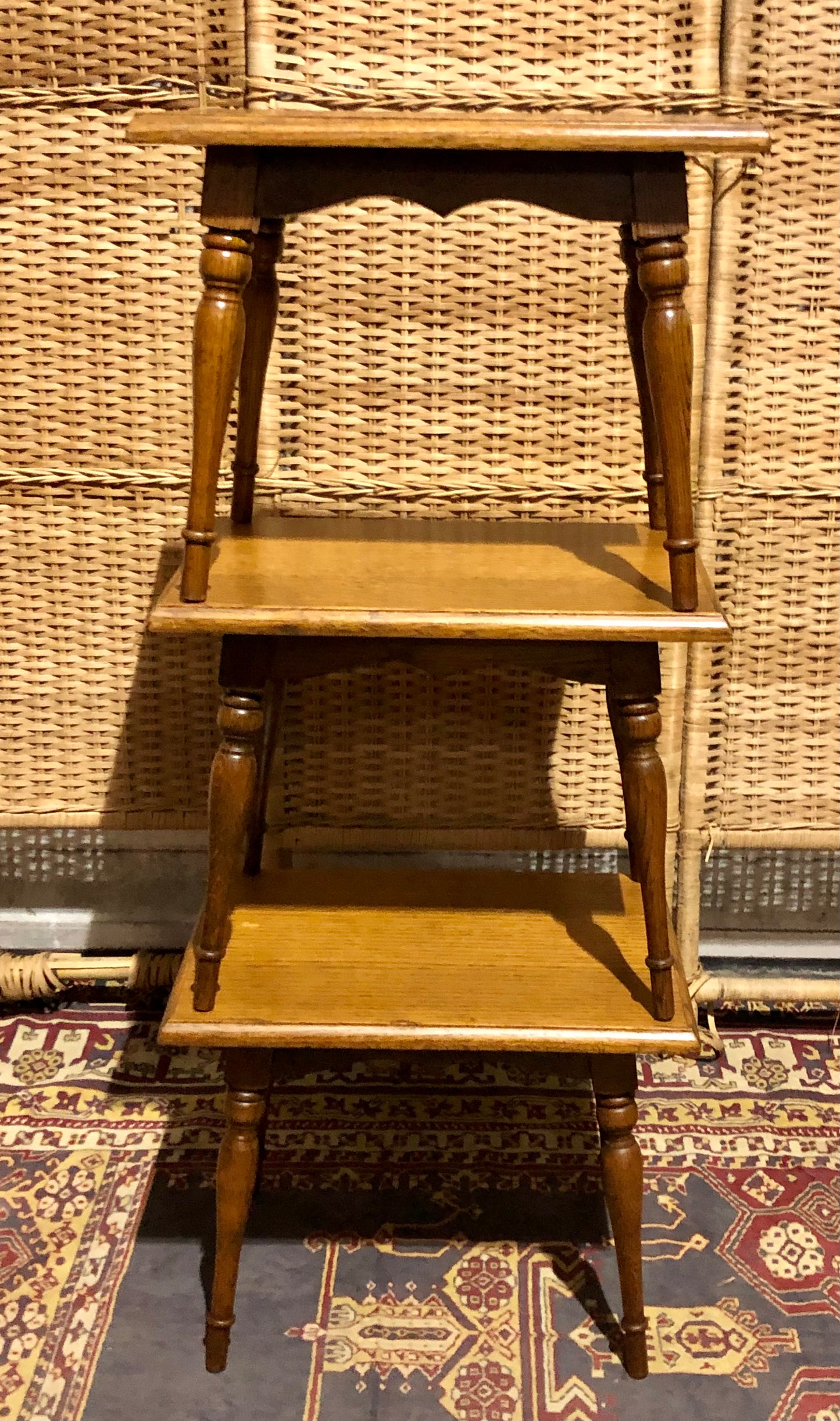 000667....A Set Of Three Vintage Small Oak Tables / Plantstands