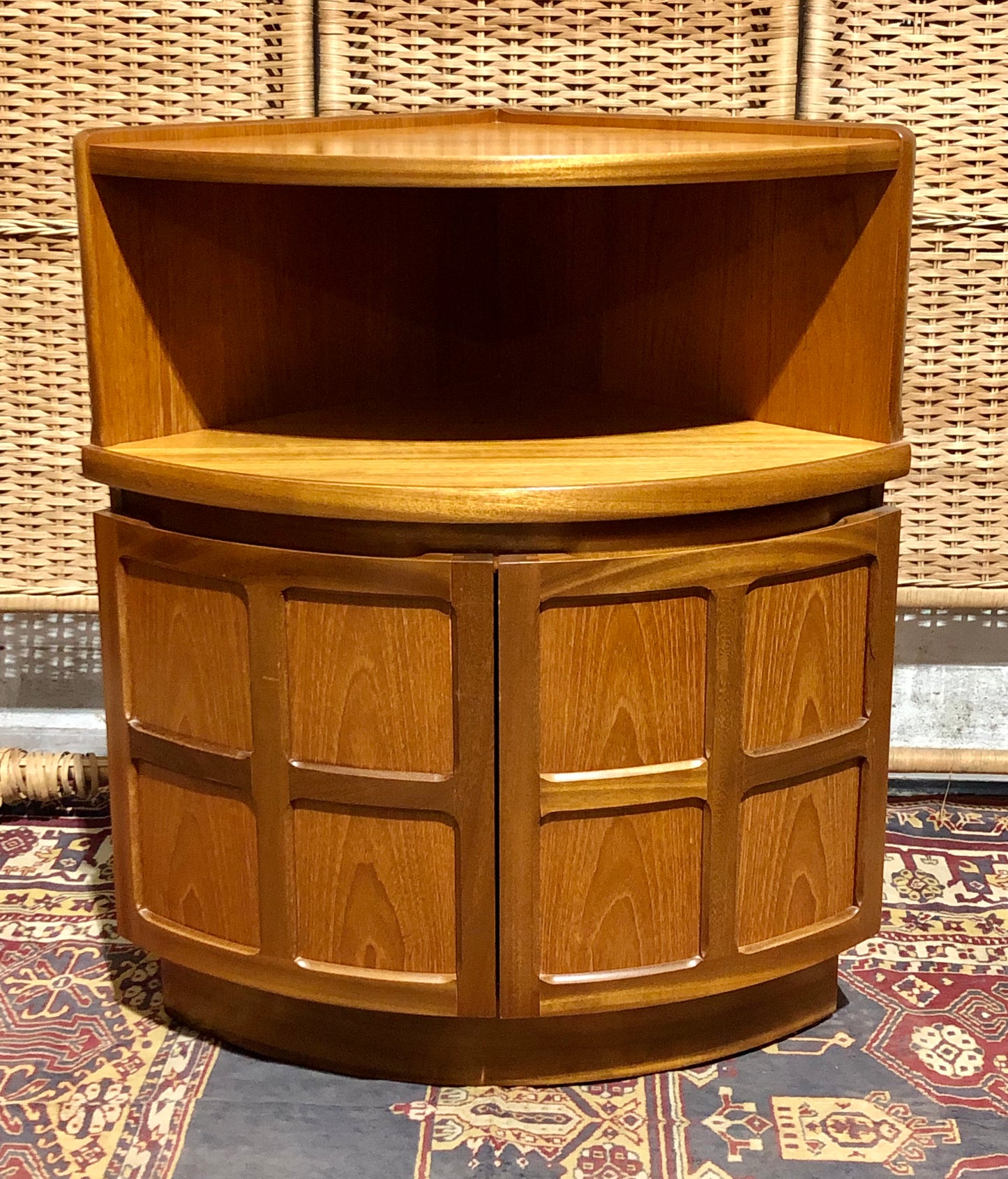 000664.... A Handsome Pair Of Retro Teak Corner Cabinets By Nathan