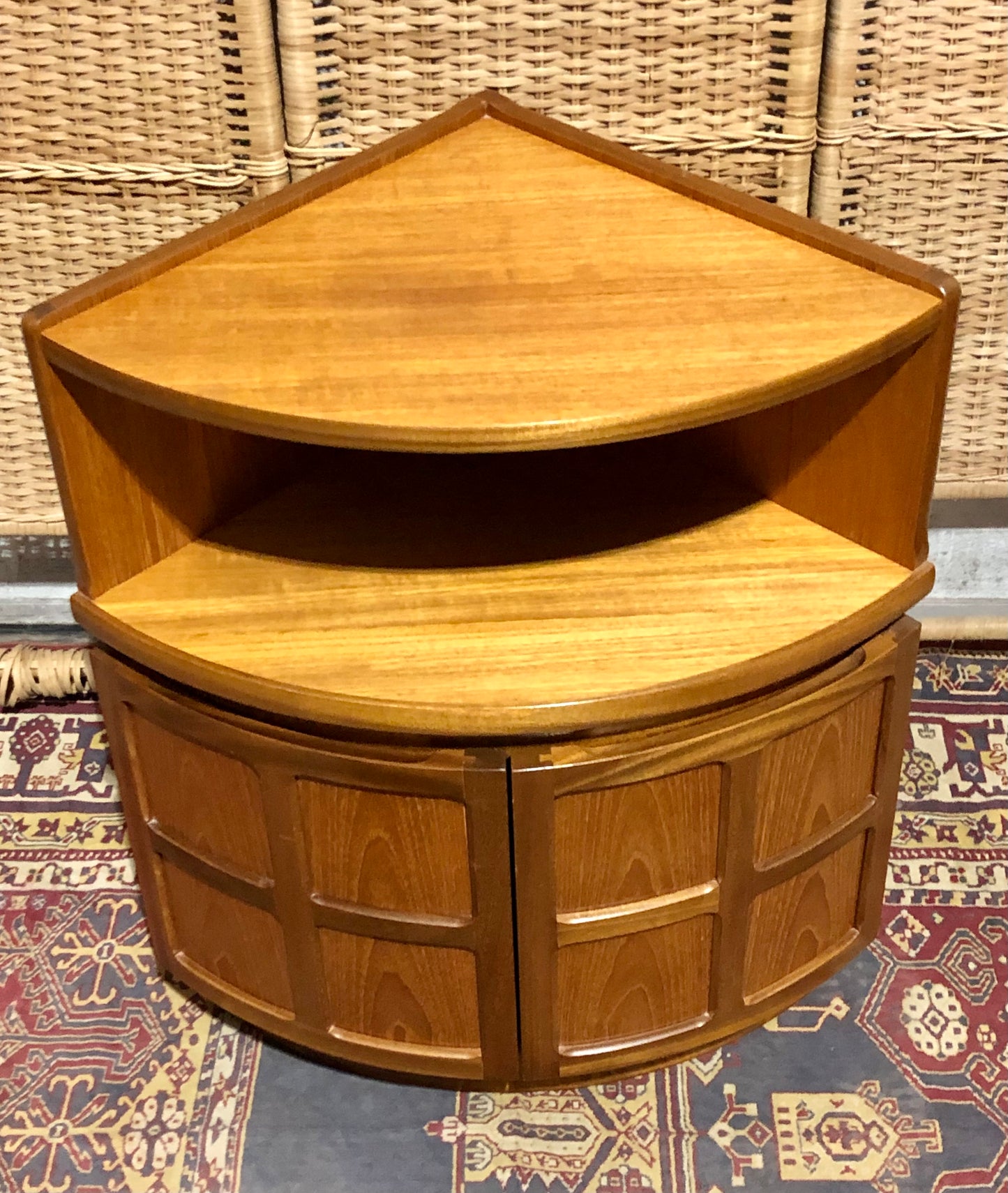 000664.... A Handsome Pair Of Retro Teak Corner Cabinets By Nathan