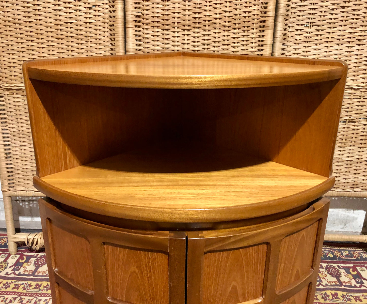 000664.... A Handsome Pair Of Retro Teak Corner Cabinets By Nathan