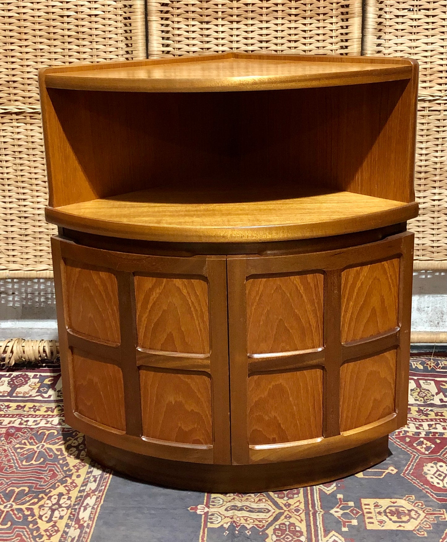 000664.... A Handsome Pair Of Retro Teak Corner Cabinets By Nathan