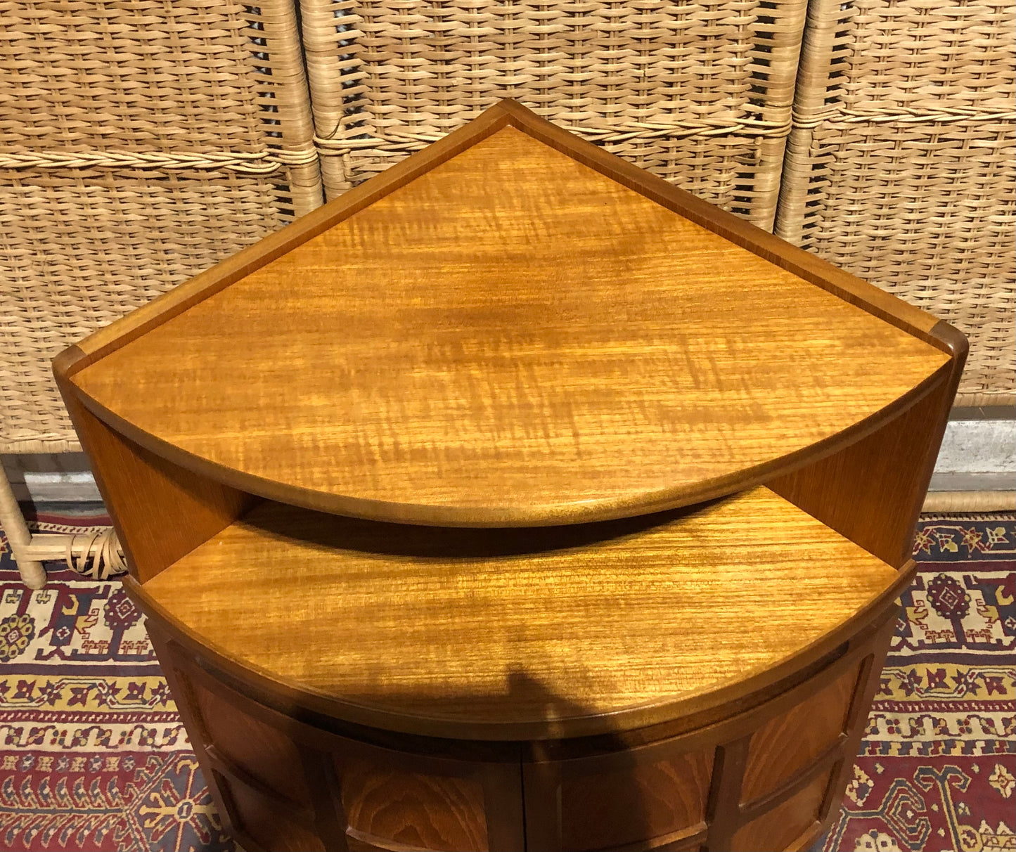 000664.... A Handsome Pair Of Retro Teak Corner Cabinets By Nathan
