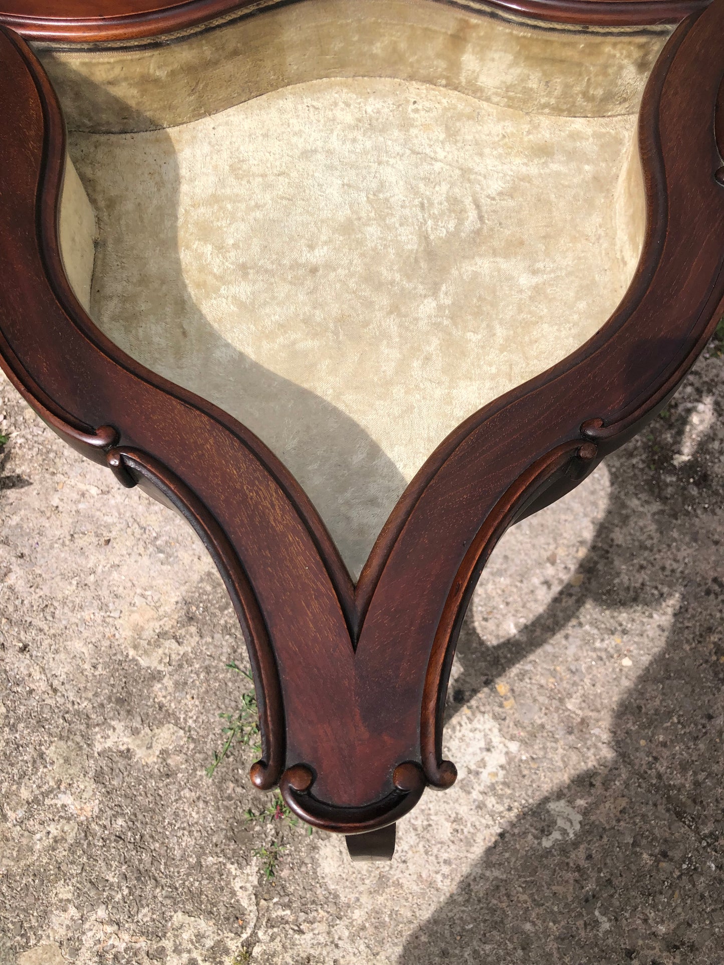 000508....Handsome Edwardian Mahogany Bijouterie Display Table