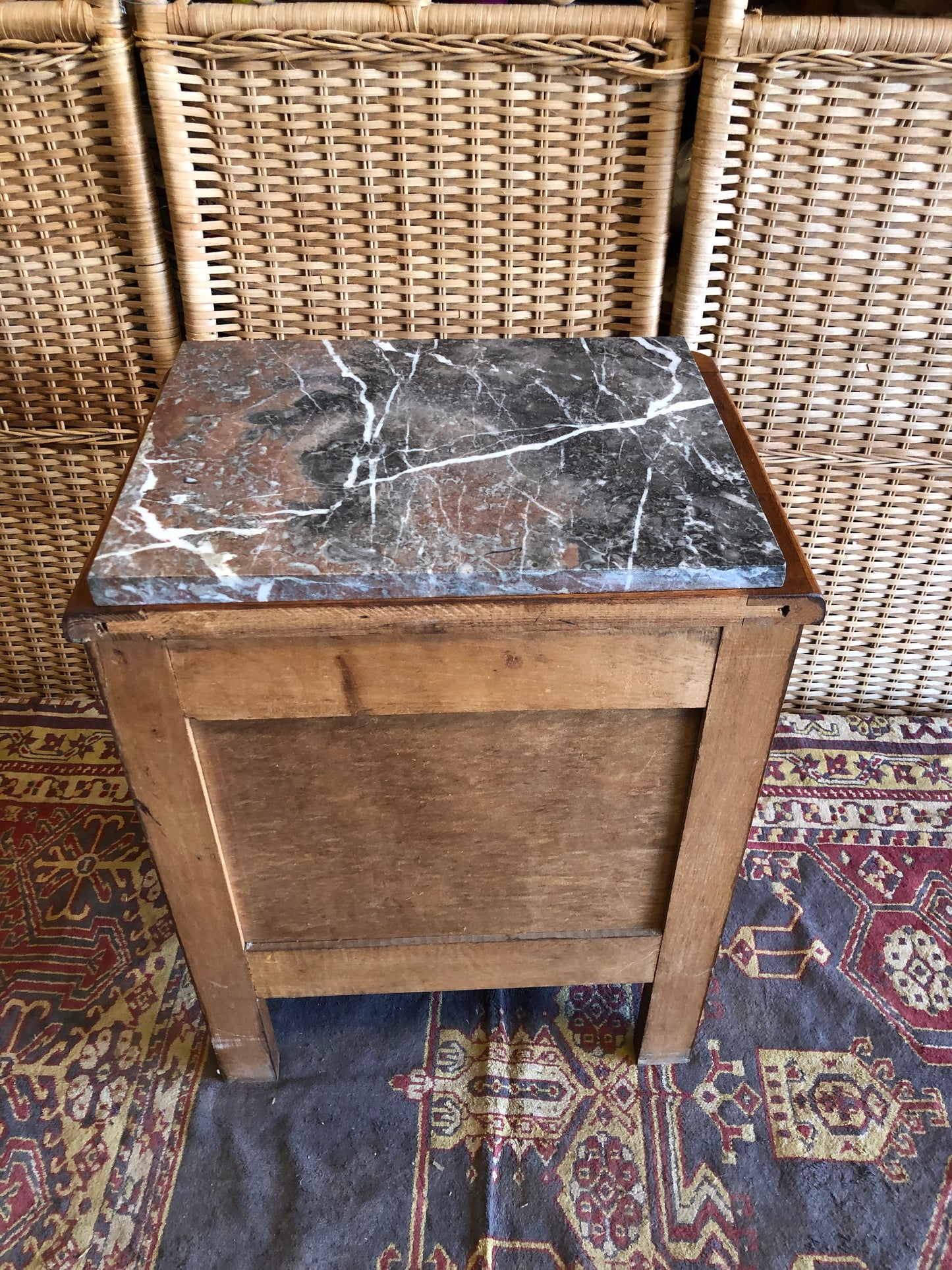 000506....Handsome Small Art Deco Bedside Lamp Table