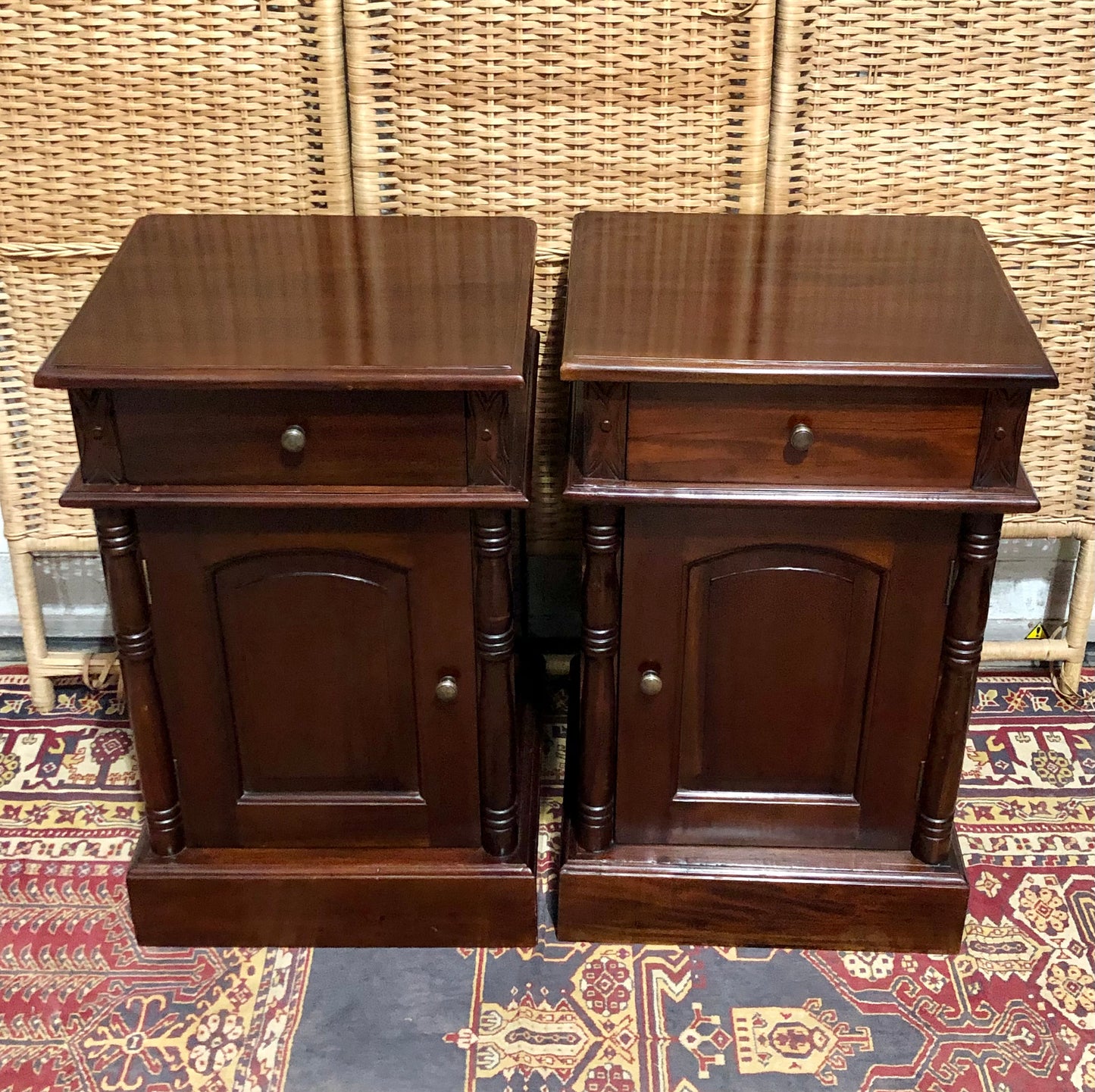 000658....Handsome Pair Of Vintage Mahogany Bedside Tables