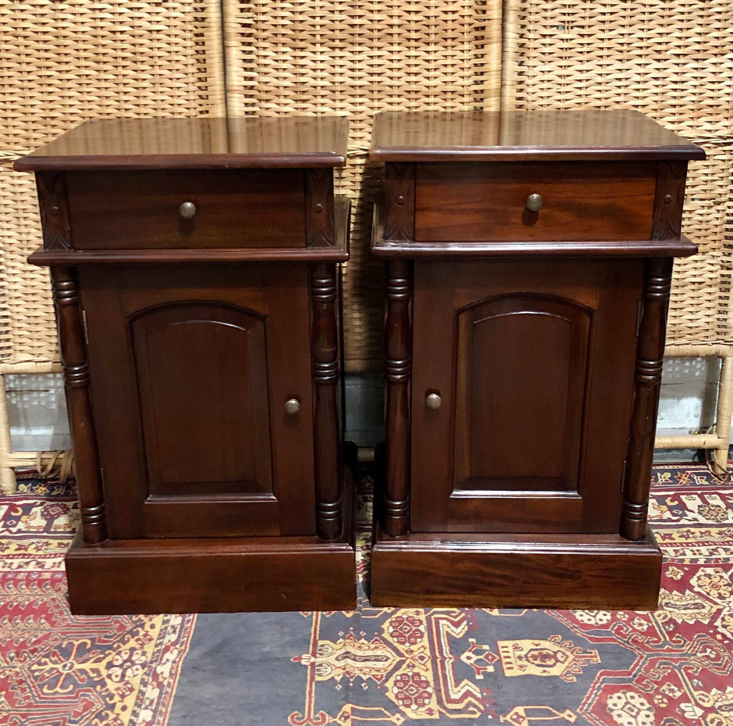 000658....Handsome Pair Of Vintage Mahogany Bedside Tables