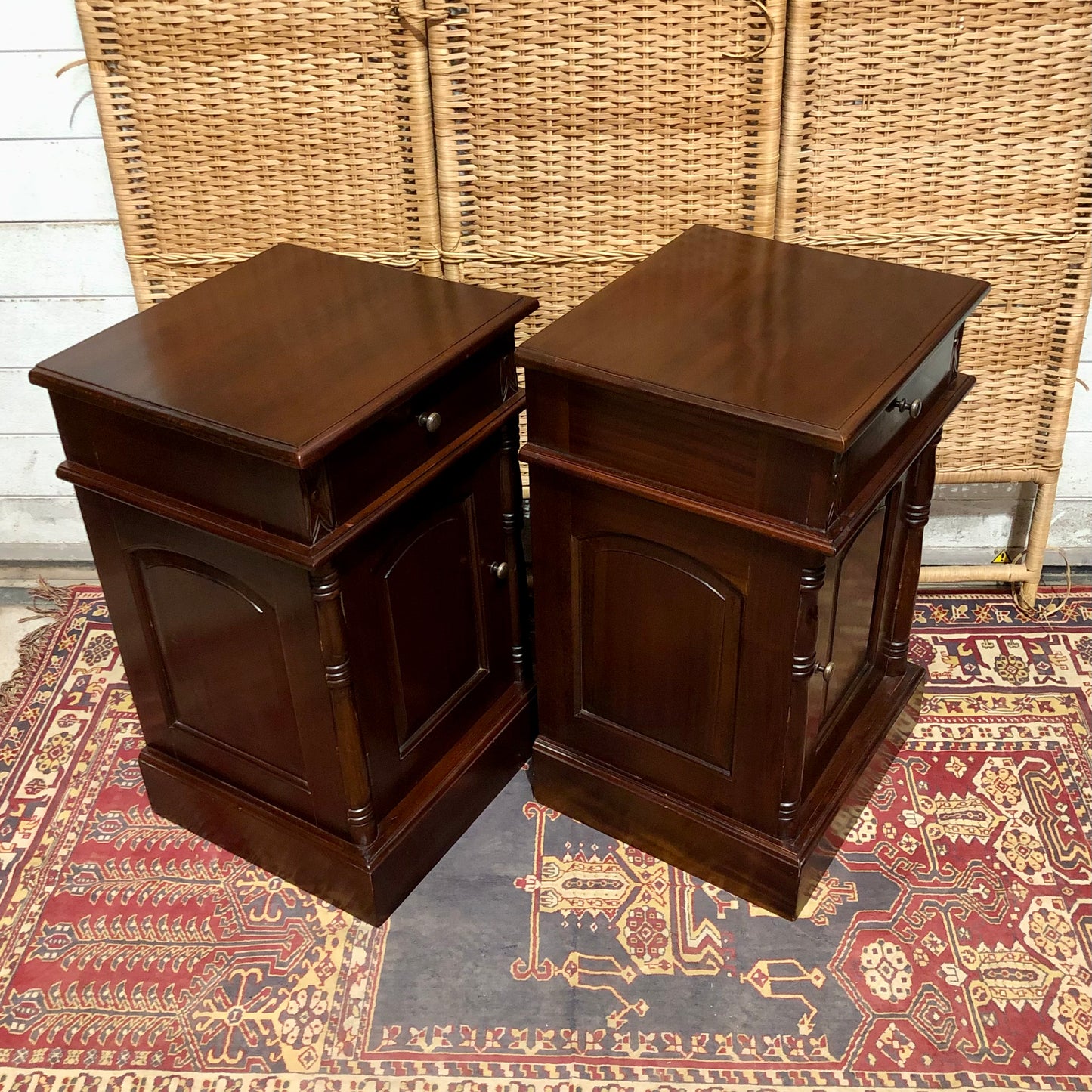 000658....Handsome Pair Of Vintage Mahogany Bedside Tables