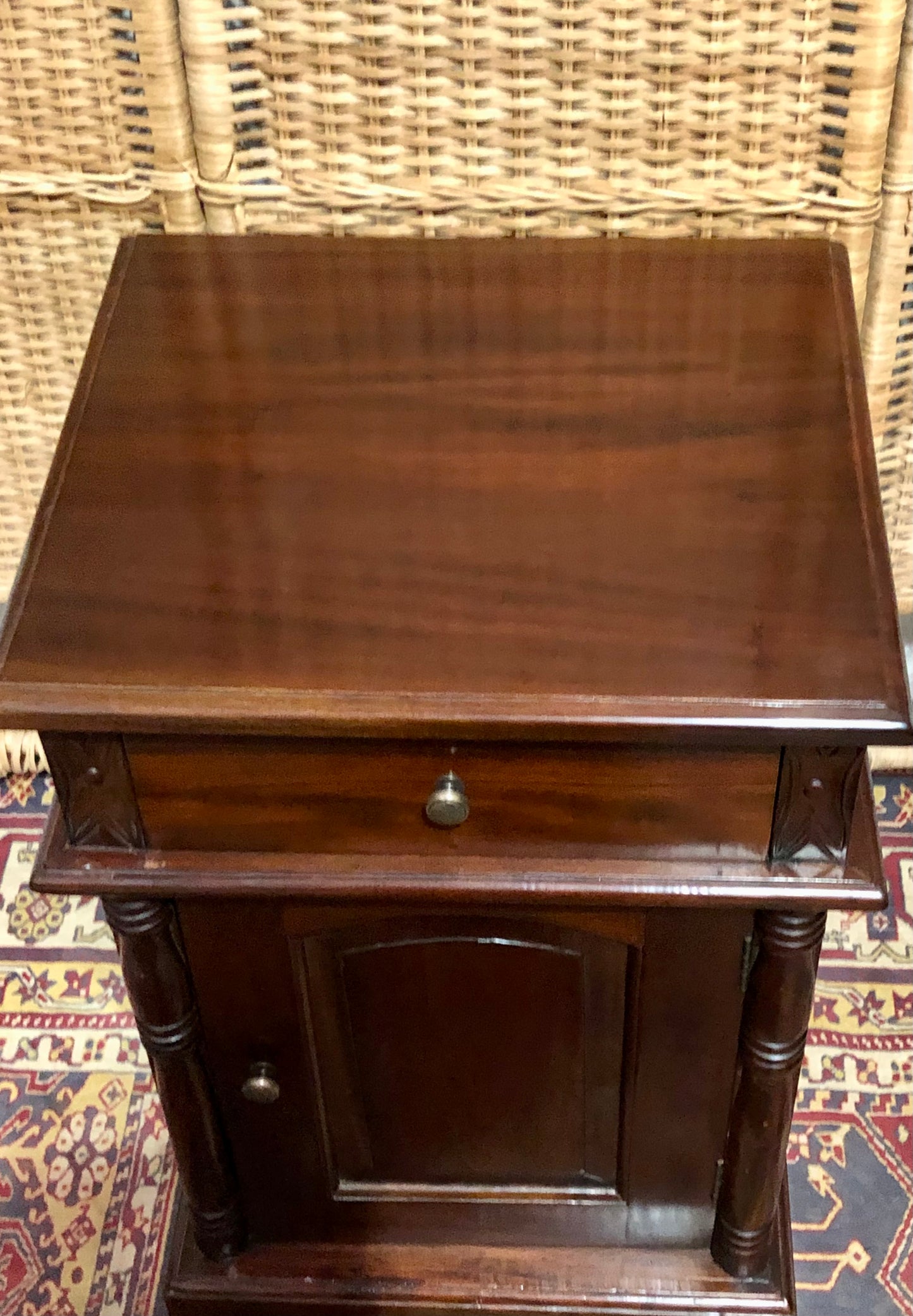 000658....Handsome Pair Of Vintage Mahogany Bedside Tables