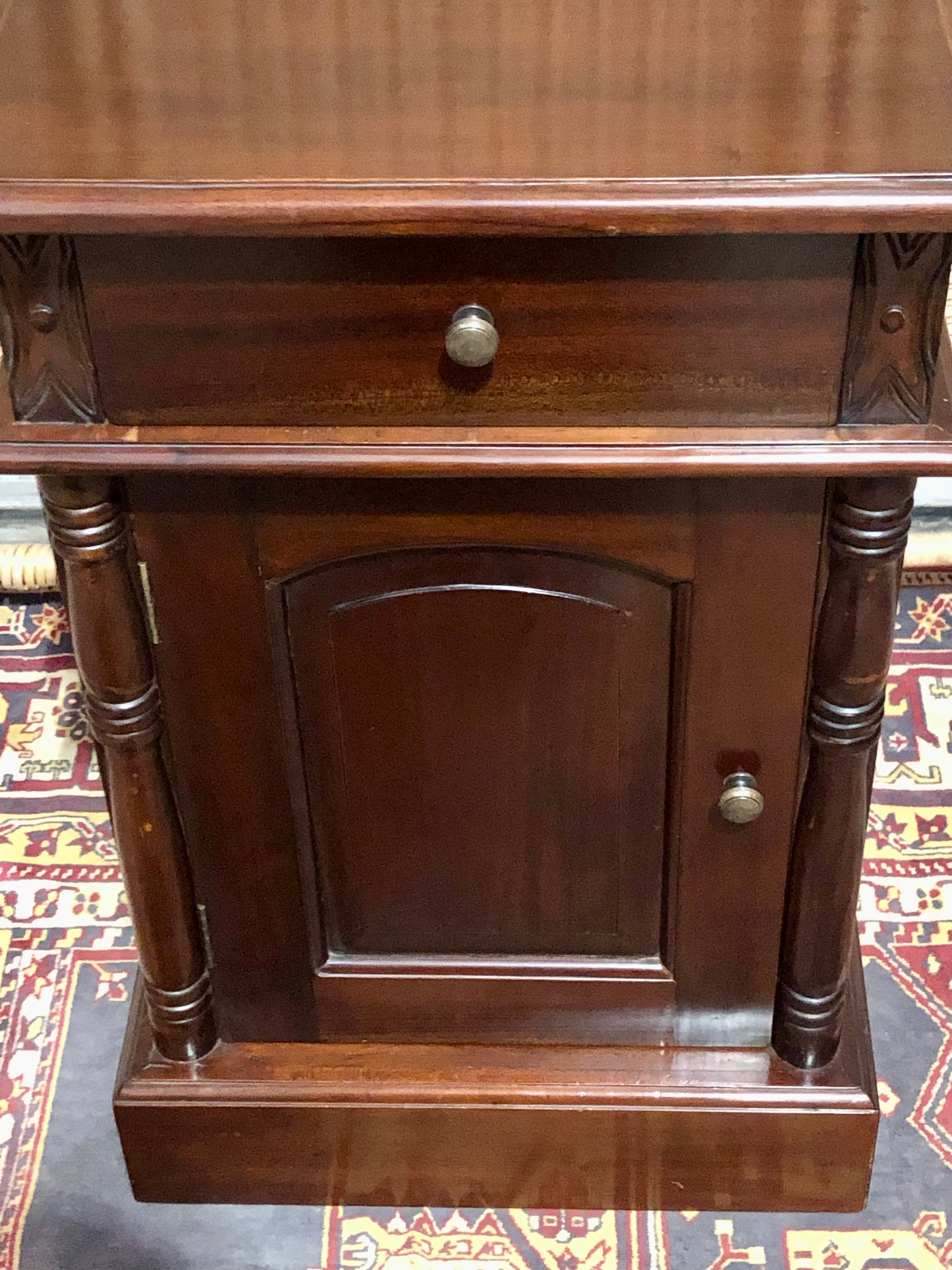 000658....Handsome Pair Of Vintage Mahogany Bedside Tables