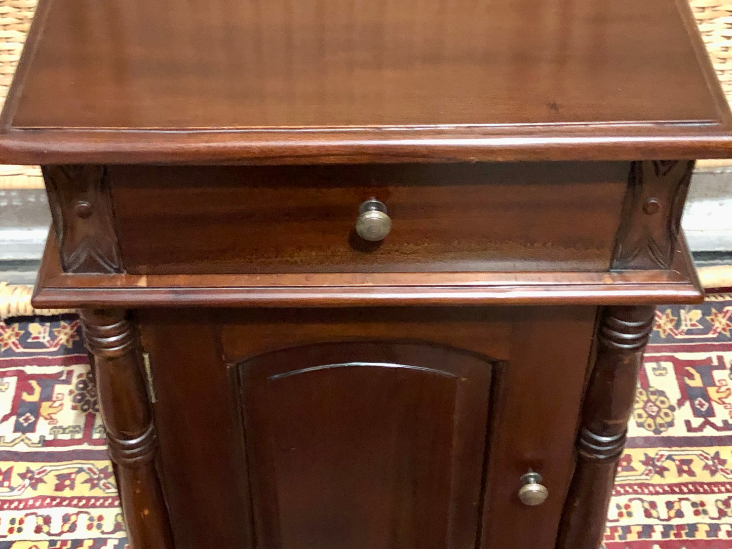 000658....Handsome Pair Of Vintage Mahogany Bedside Tables