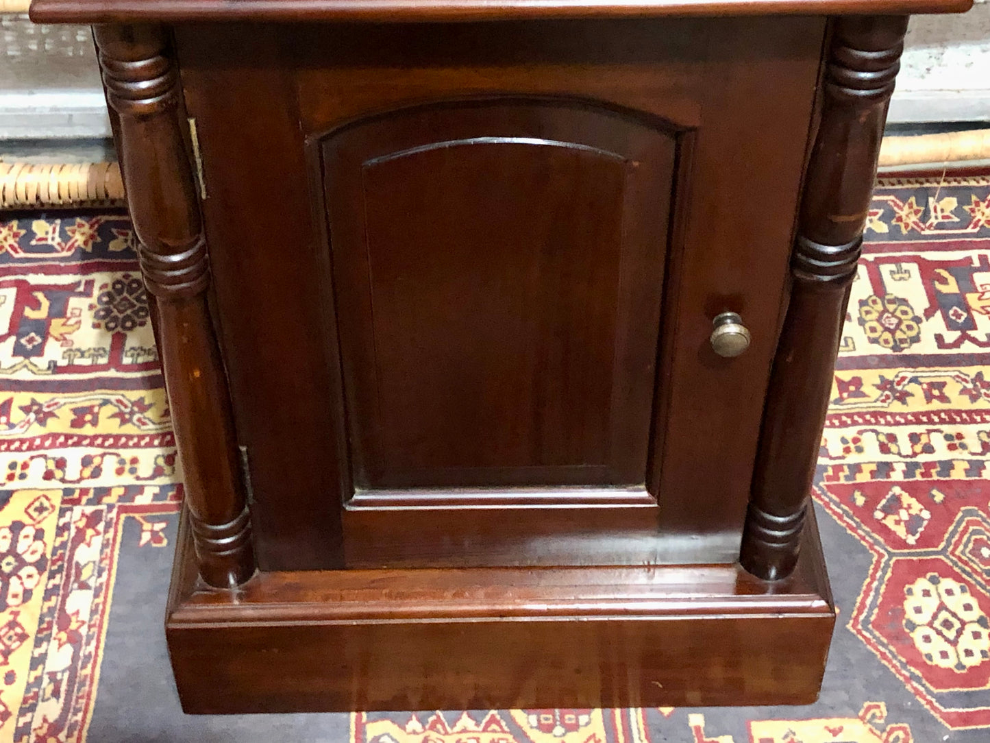 000658....Handsome Pair Of Vintage Mahogany Bedside Tables